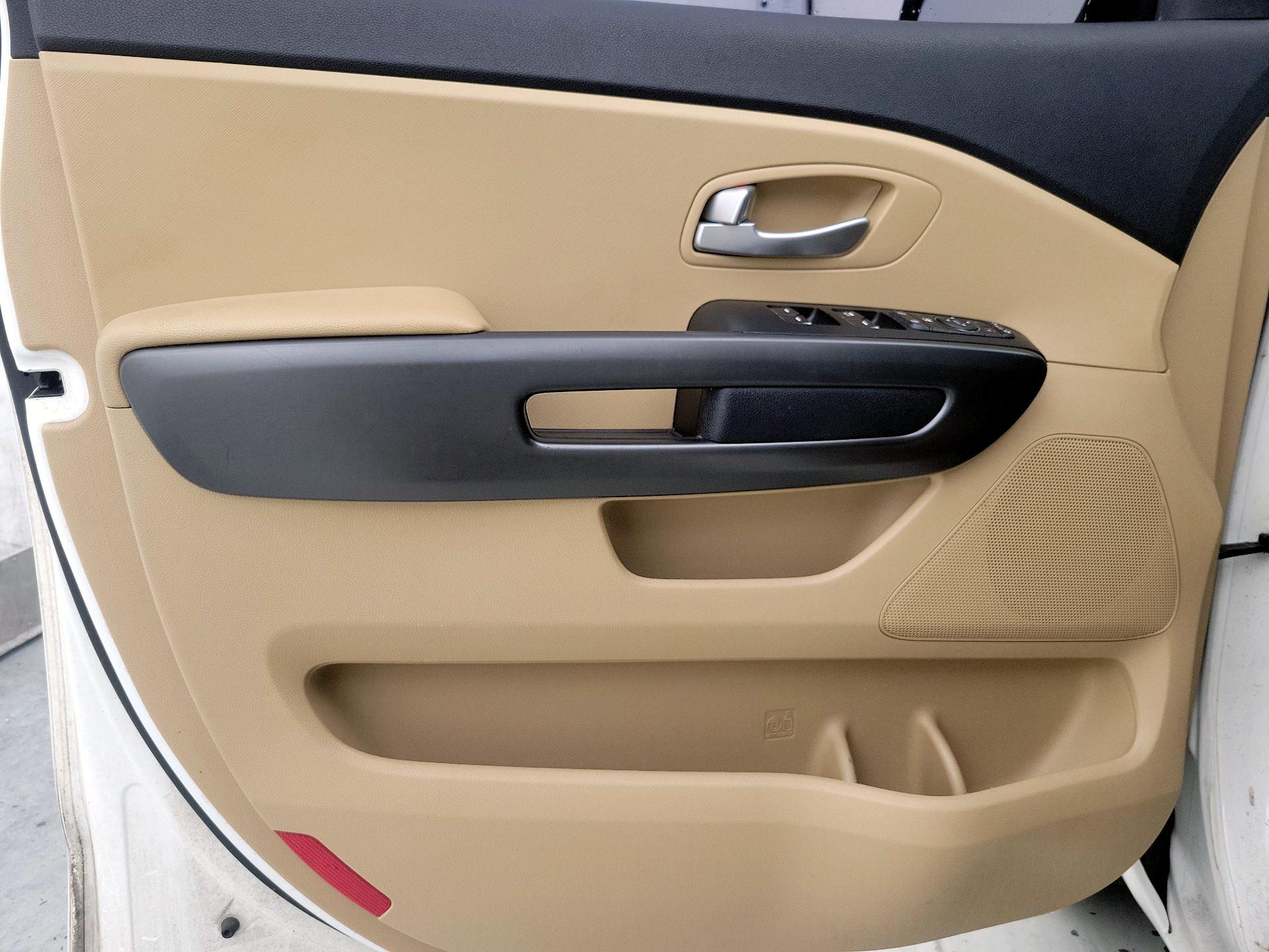 Thumbnail: 2016 Kia Sedona - 12