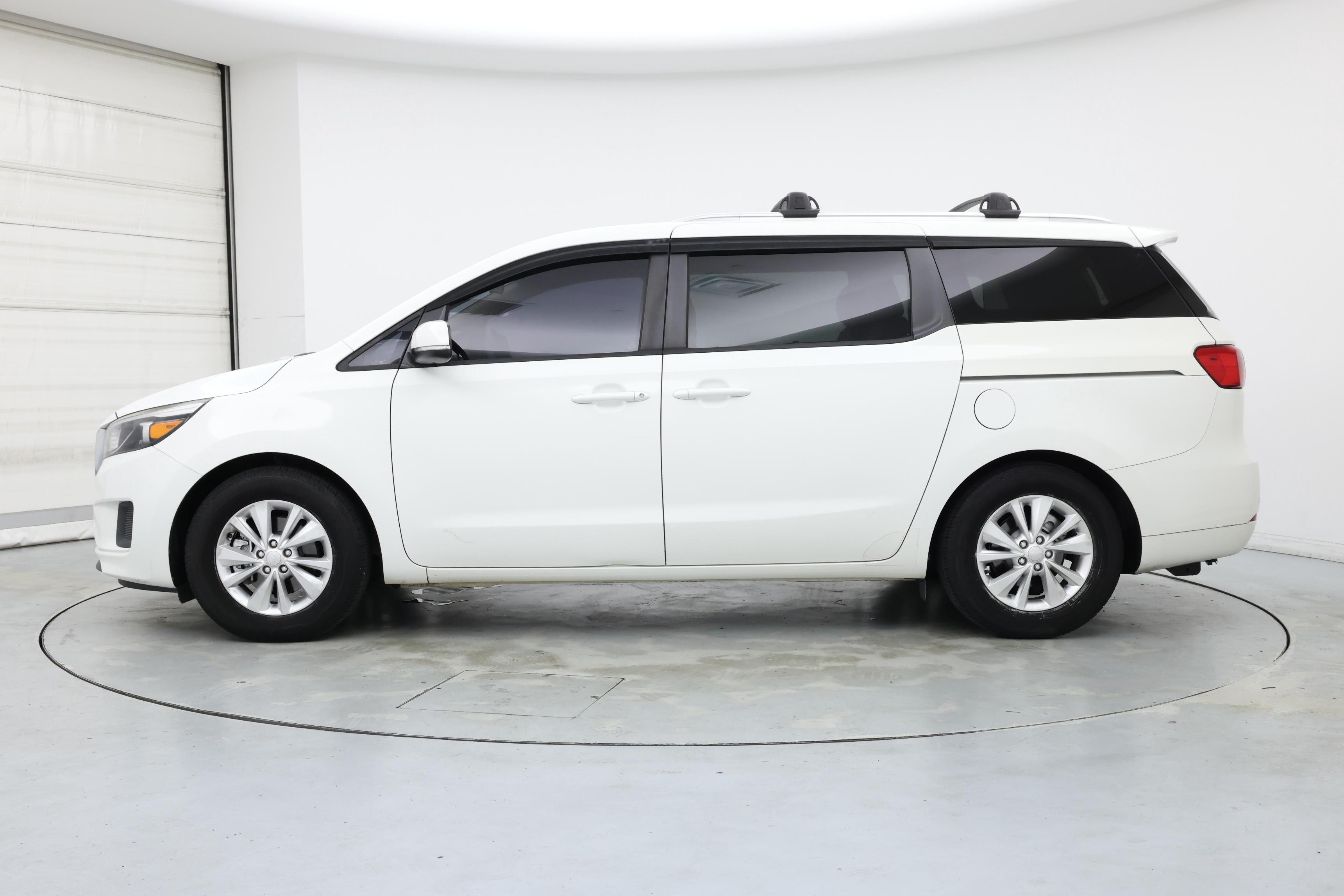 Thumbnail: 2016 Kia Sedona - 3