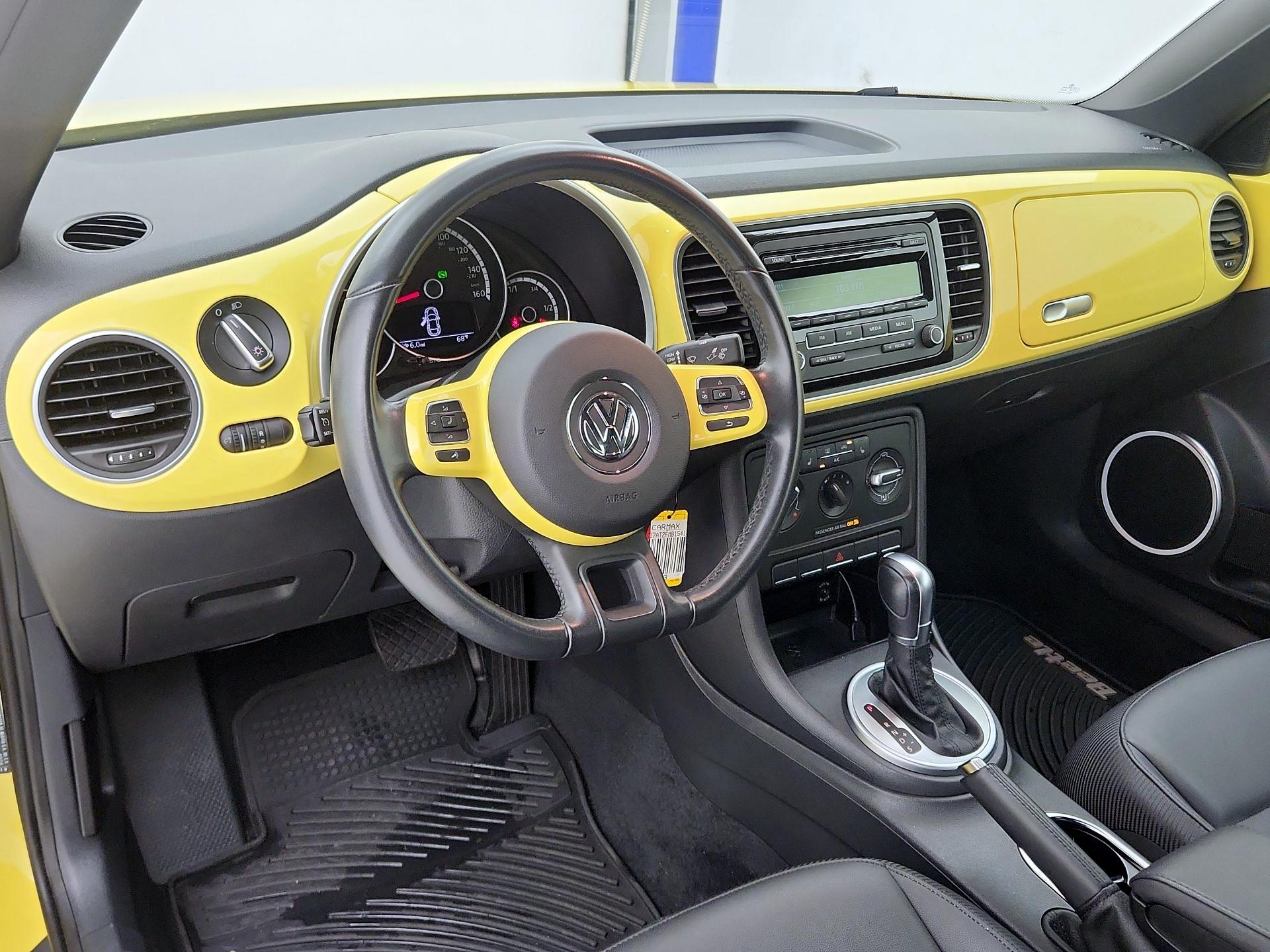 Thumbnail: 2015 Volkswagen Beetle - 9