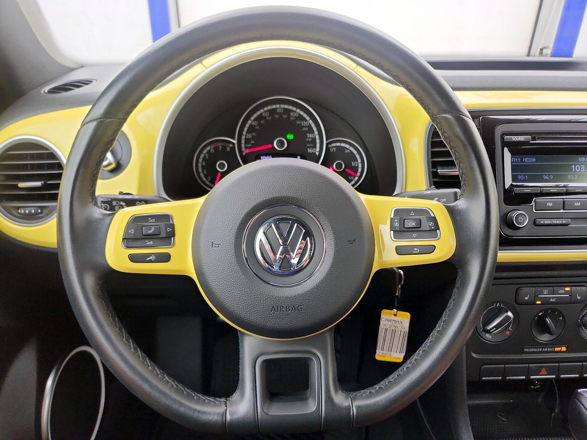 Thumbnail: 2015 Volkswagen Beetle - 10