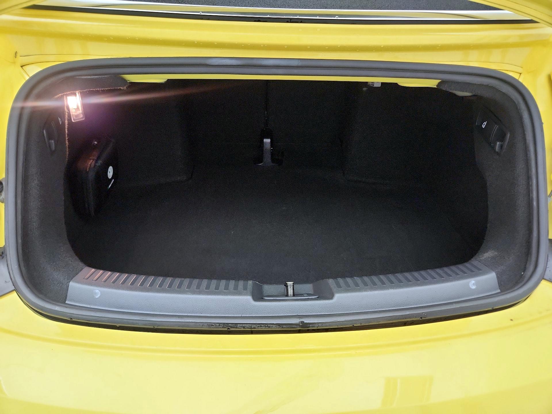 Thumbnail: 2015 Volkswagen Beetle - 19