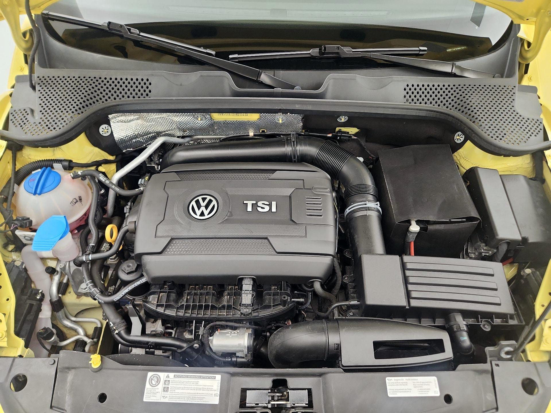 Thumbnail: 2015 Volkswagen Beetle - 20