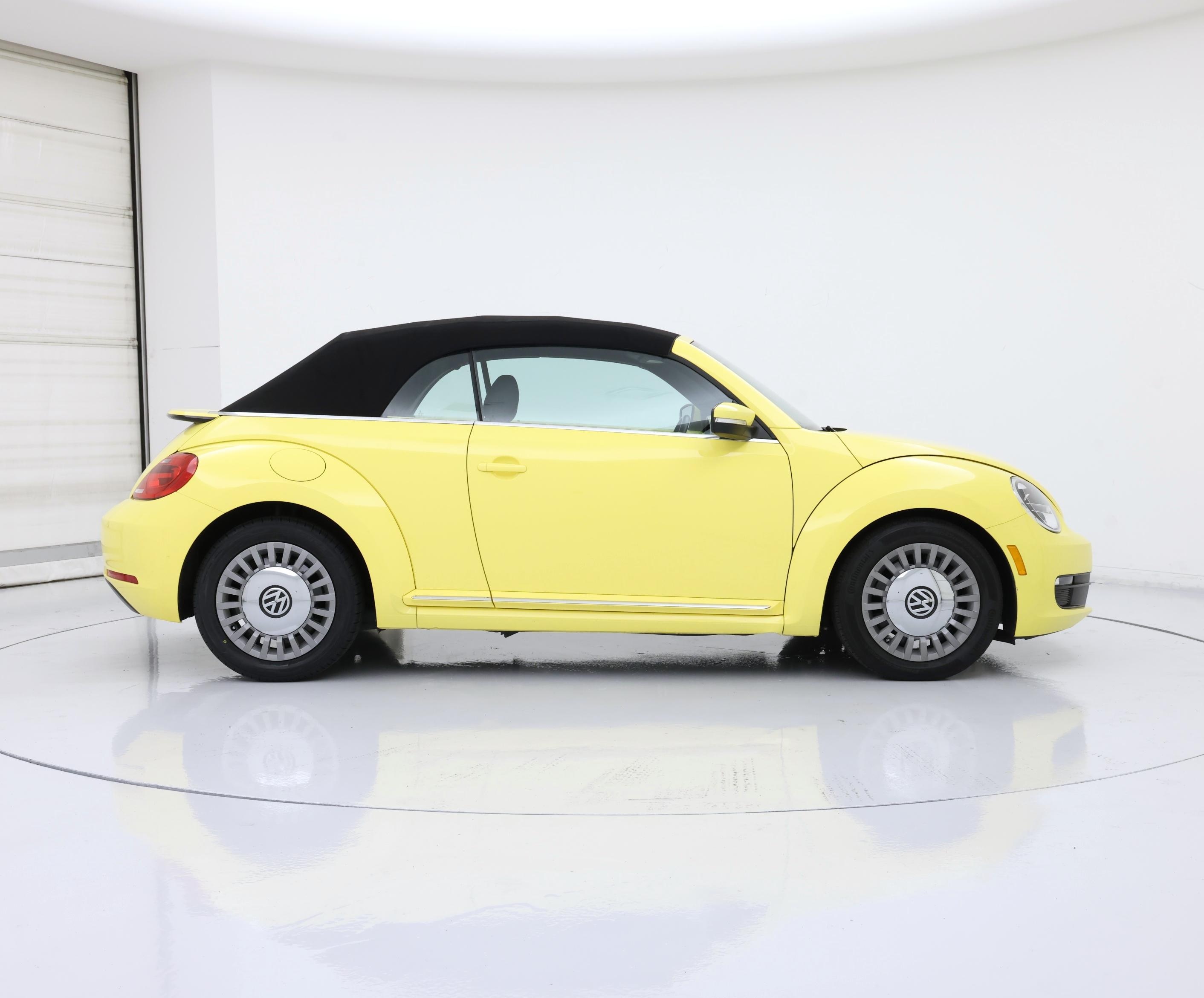 Thumbnail: 2015 Volkswagen Beetle - 7