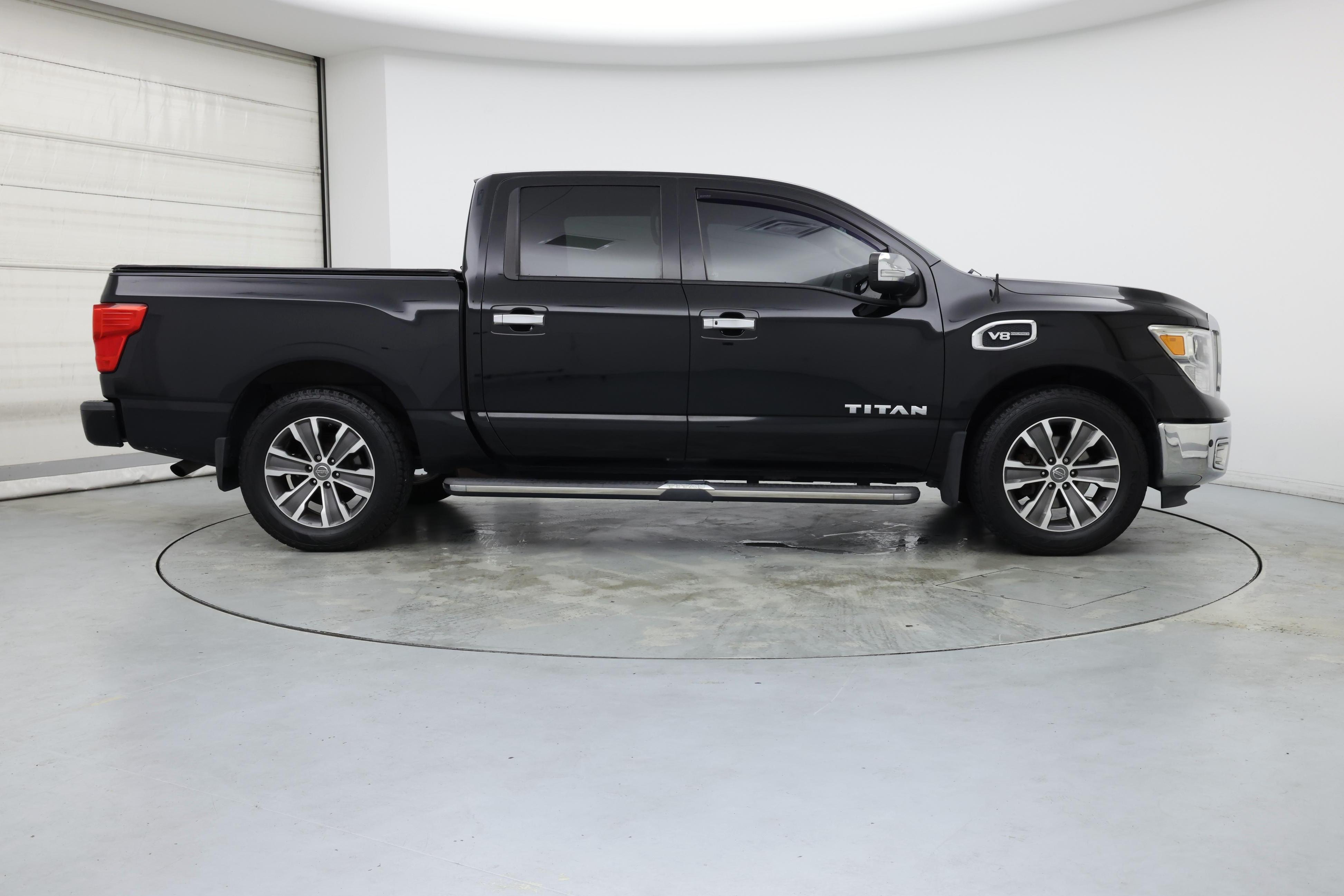 Thumbnail: 2017 Nissan Titan - 7