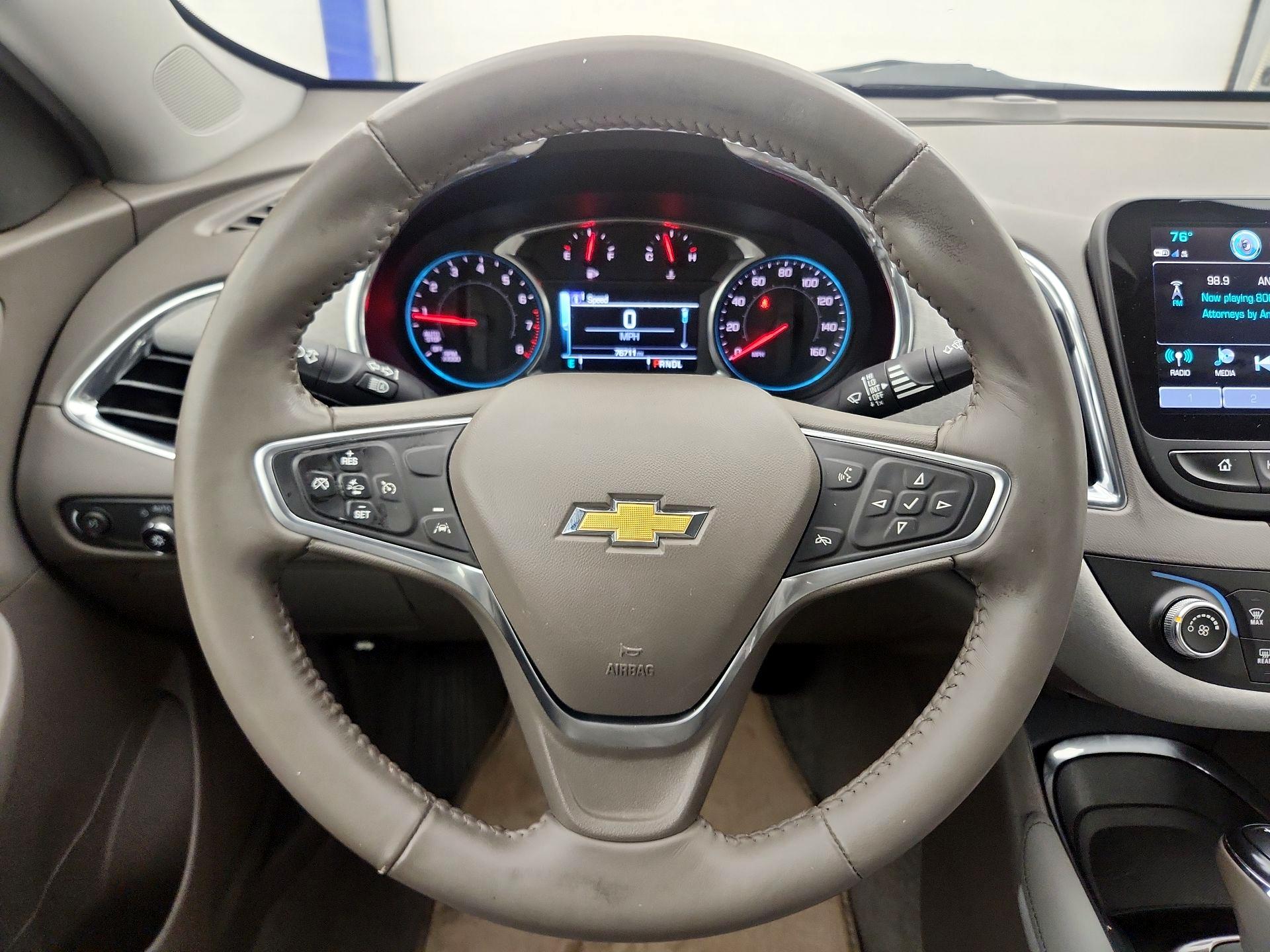Thumbnail: 2018 Chevrolet Malibu - 10