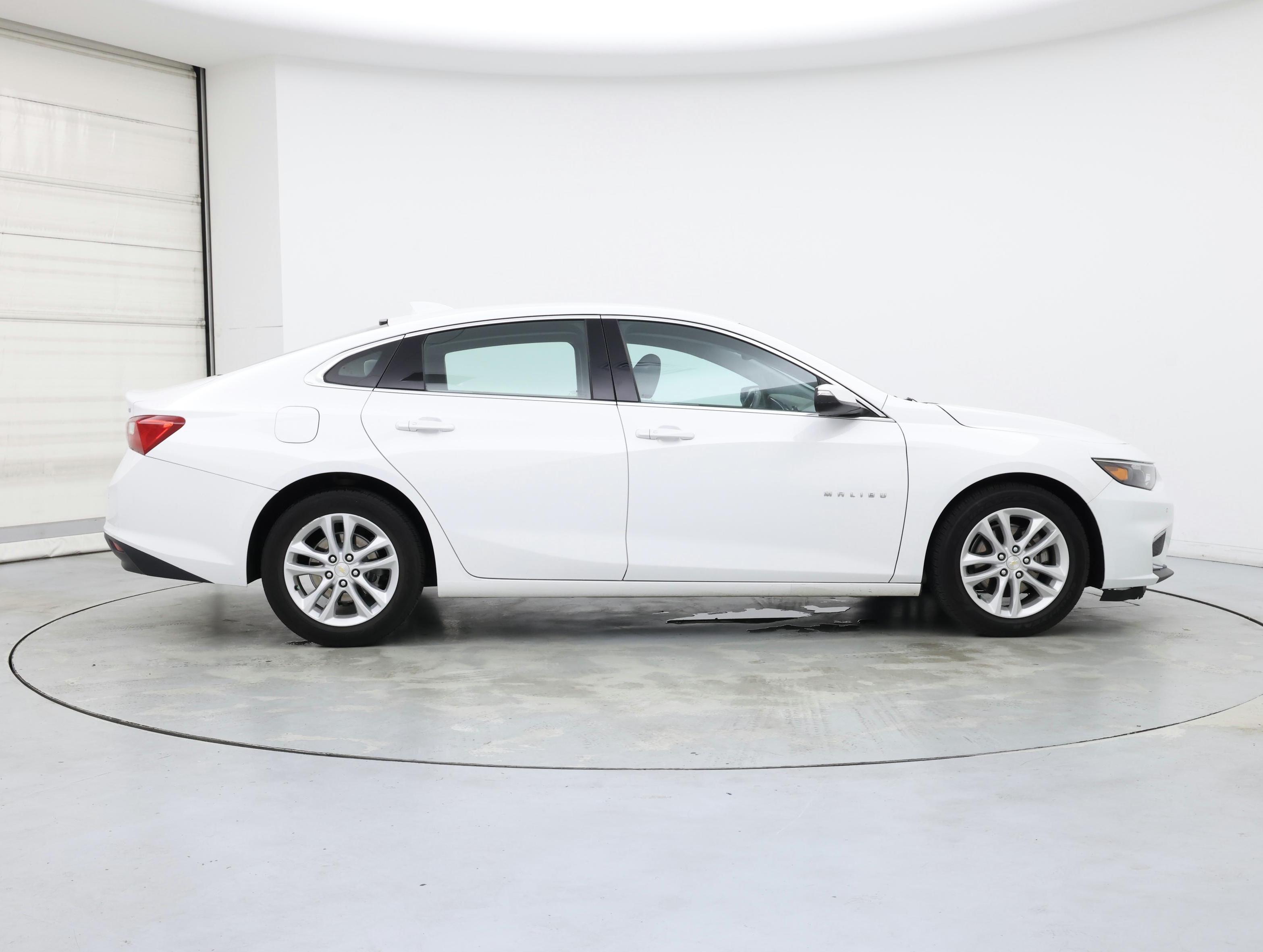 Thumbnail: 2018 Chevrolet Malibu - 7