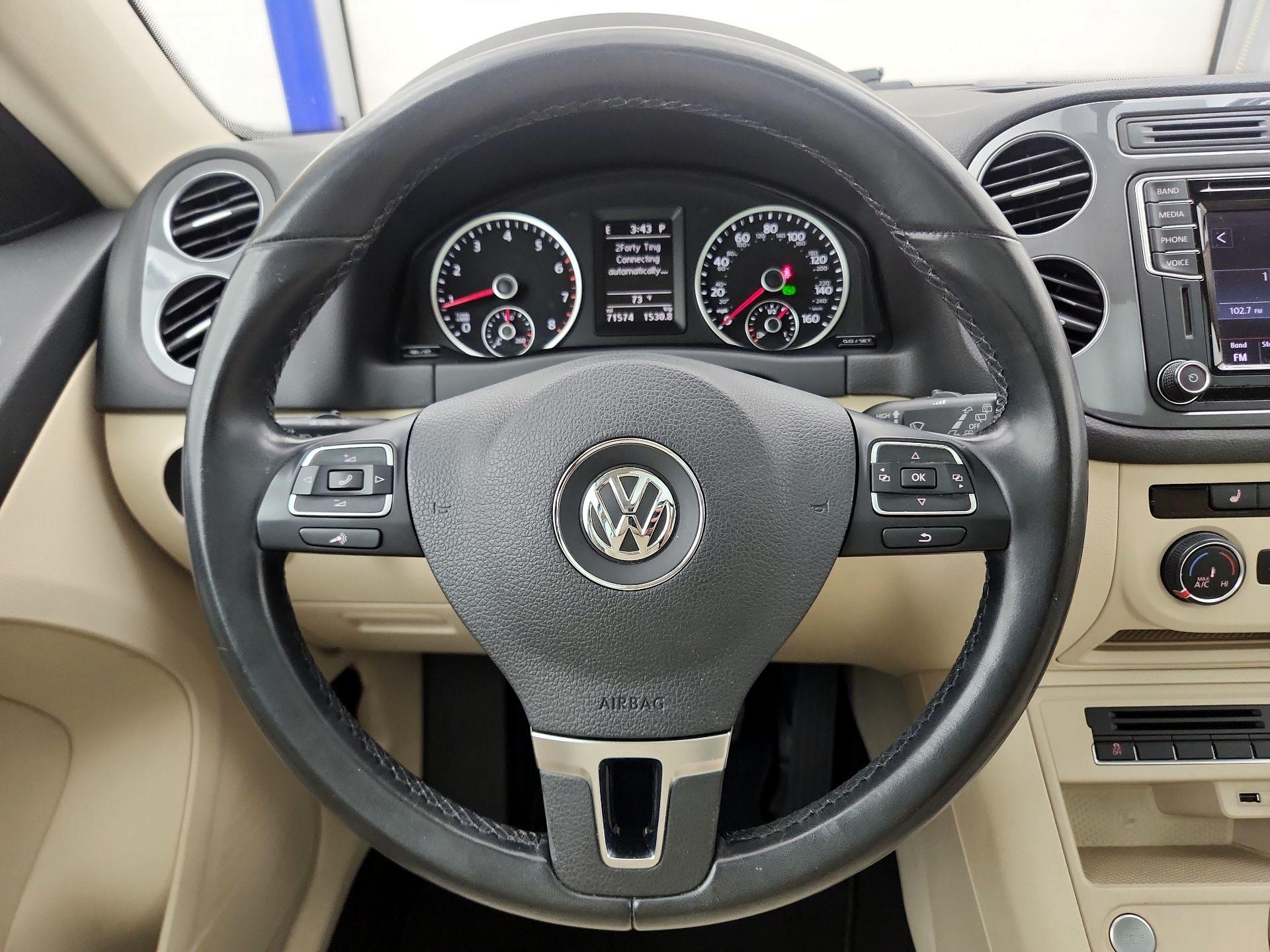 Thumbnail: 2017 Volkswagen Tiguan - 10