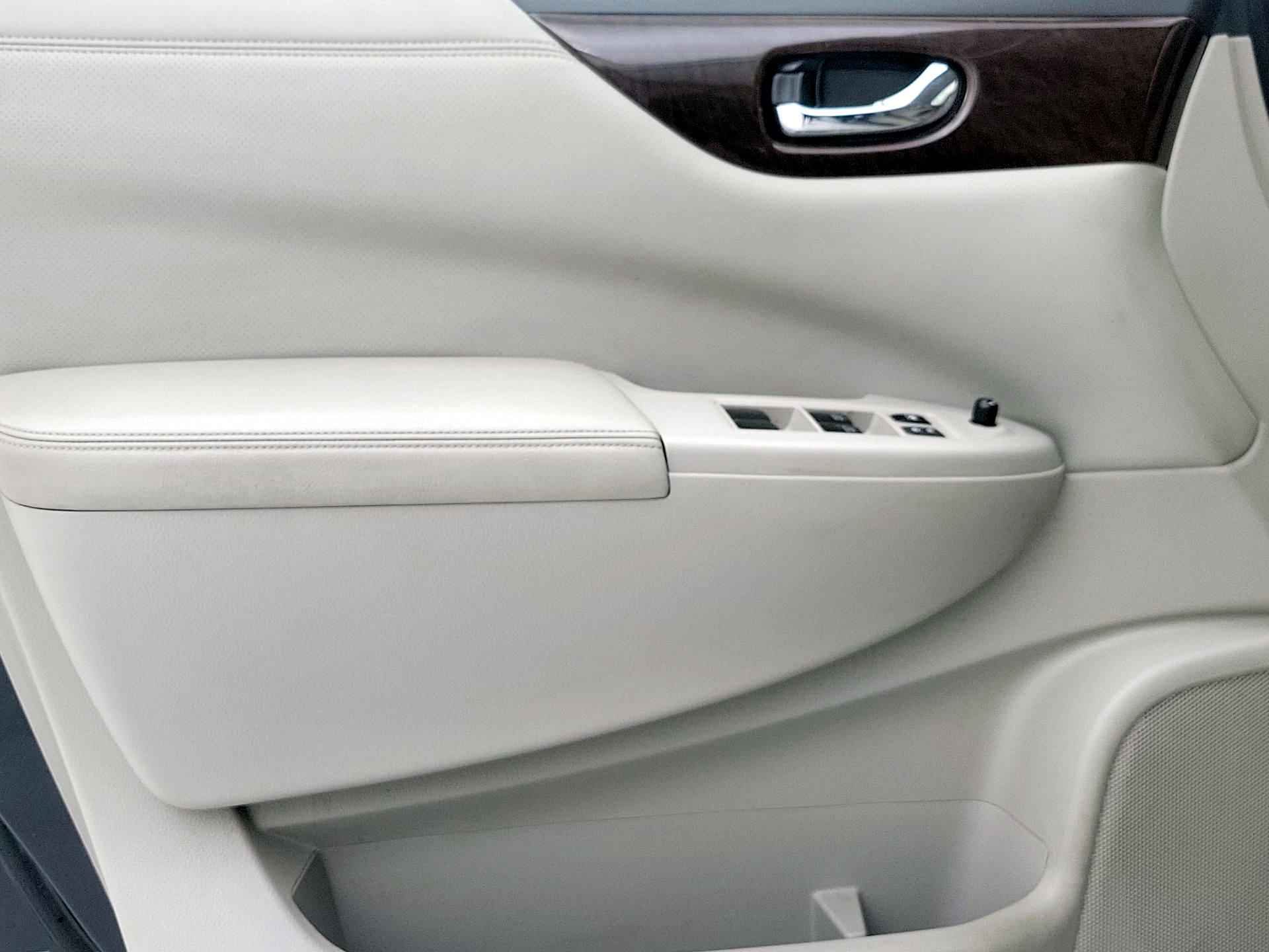 Thumbnail: 2015 Nissan Quest - 12