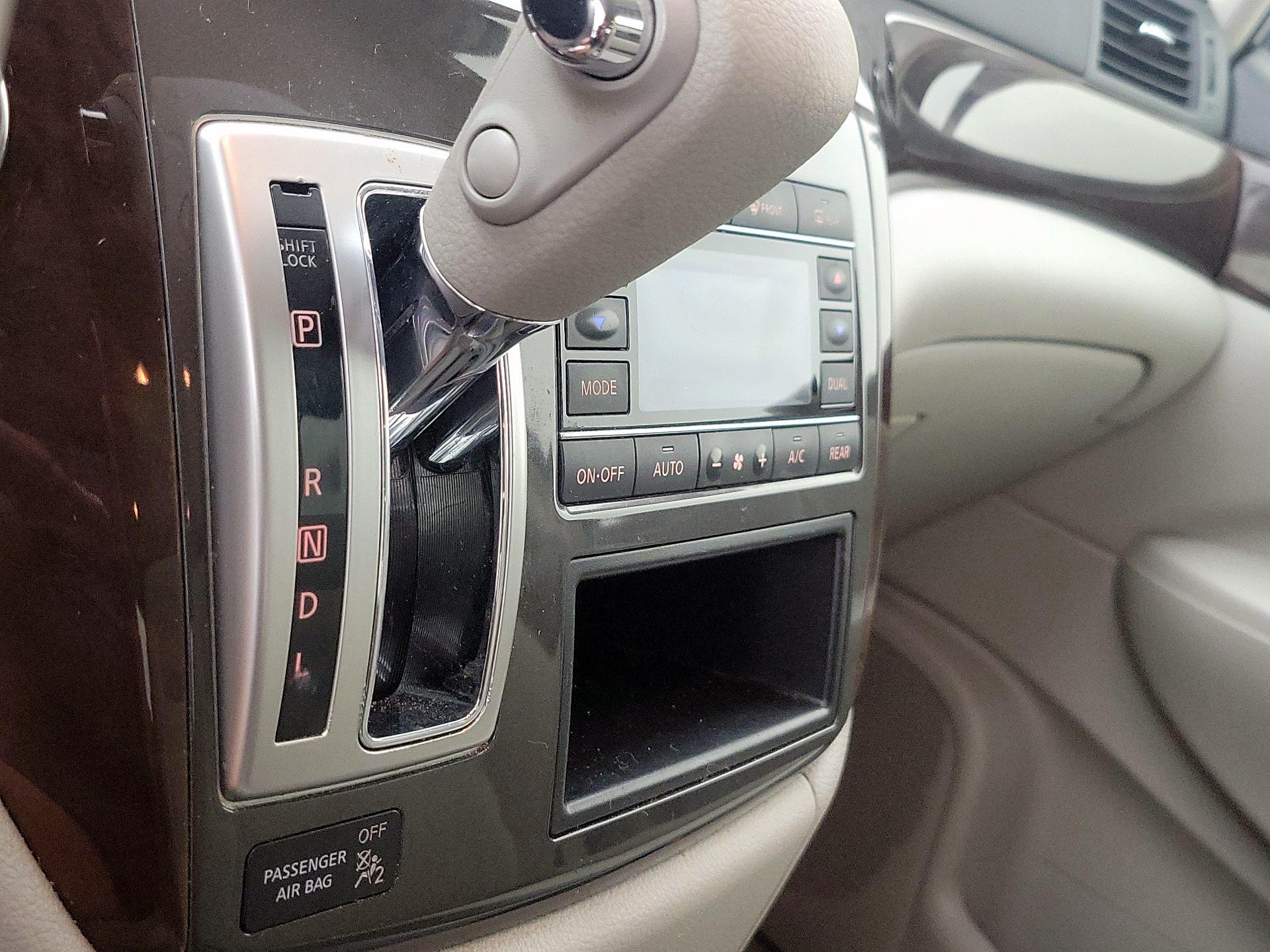Thumbnail: 2015 Nissan Quest - 17