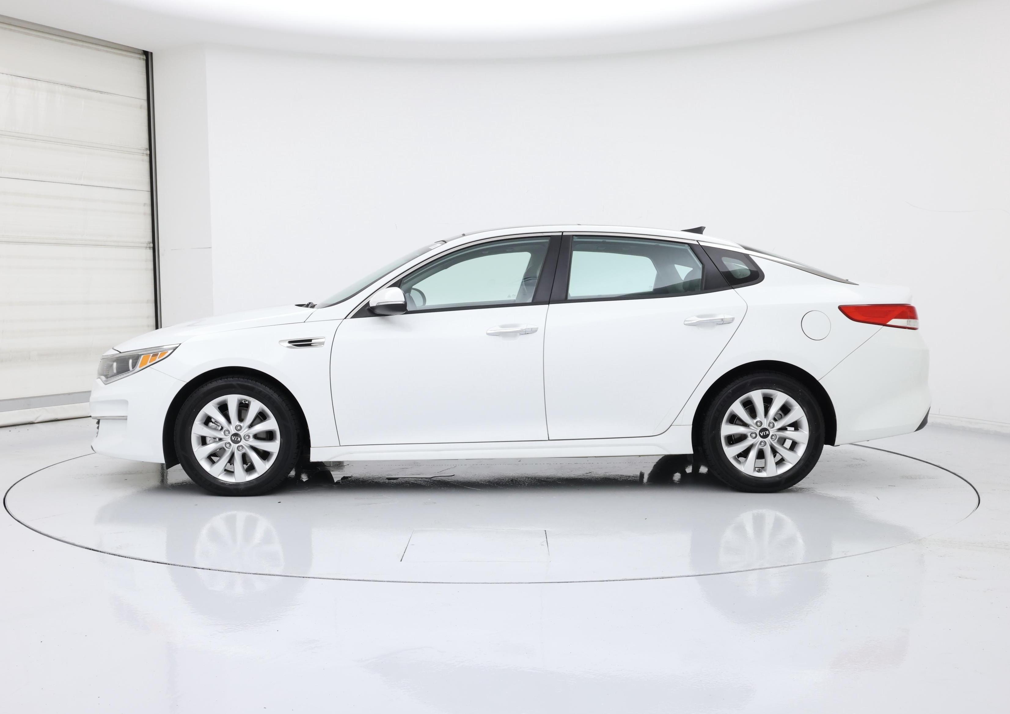 Thumbnail: 2016 Kia Optima - 3