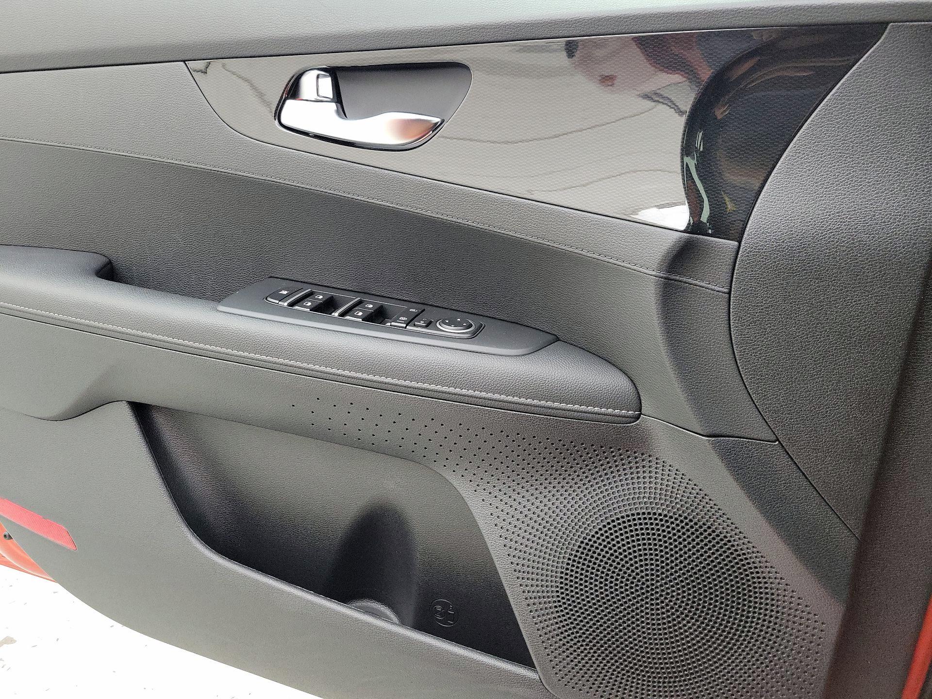 Thumbnail: 2022 Kia Forte - 12