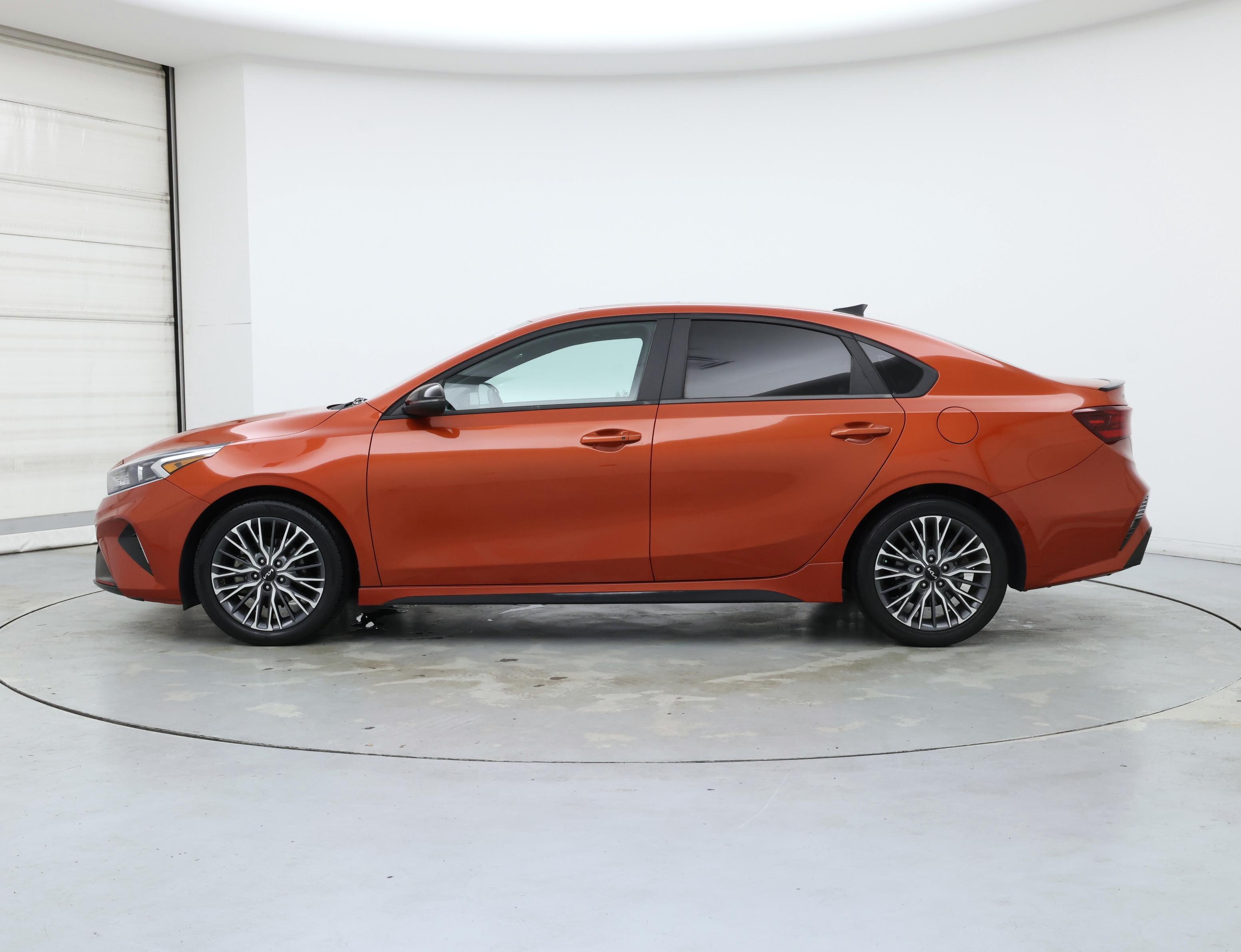 Thumbnail: 2022 Kia Forte - 3