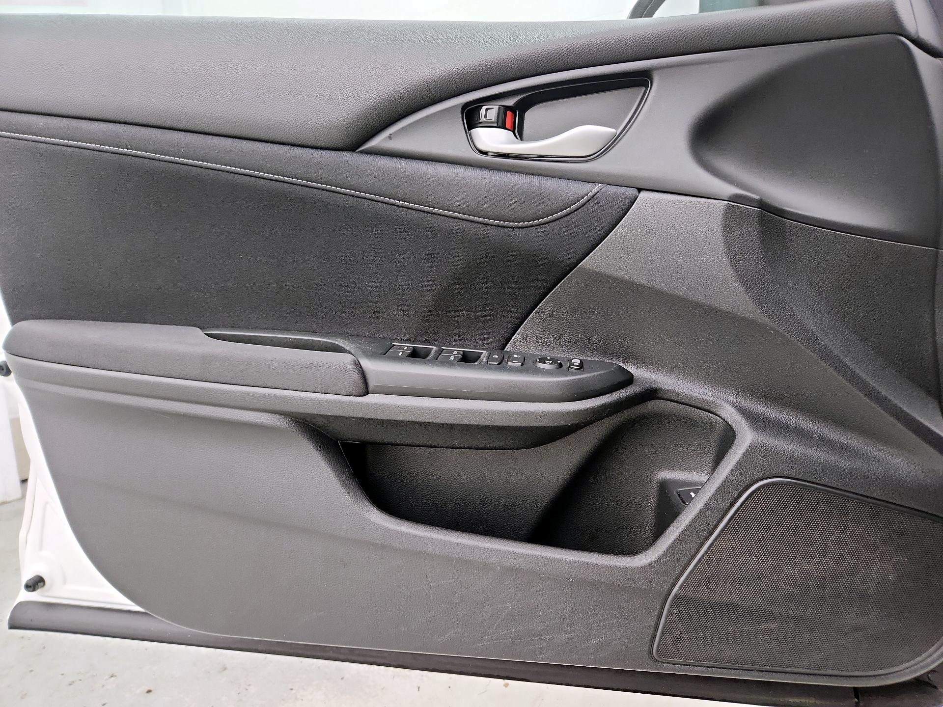 Thumbnail: 2019 Honda Insight - 12