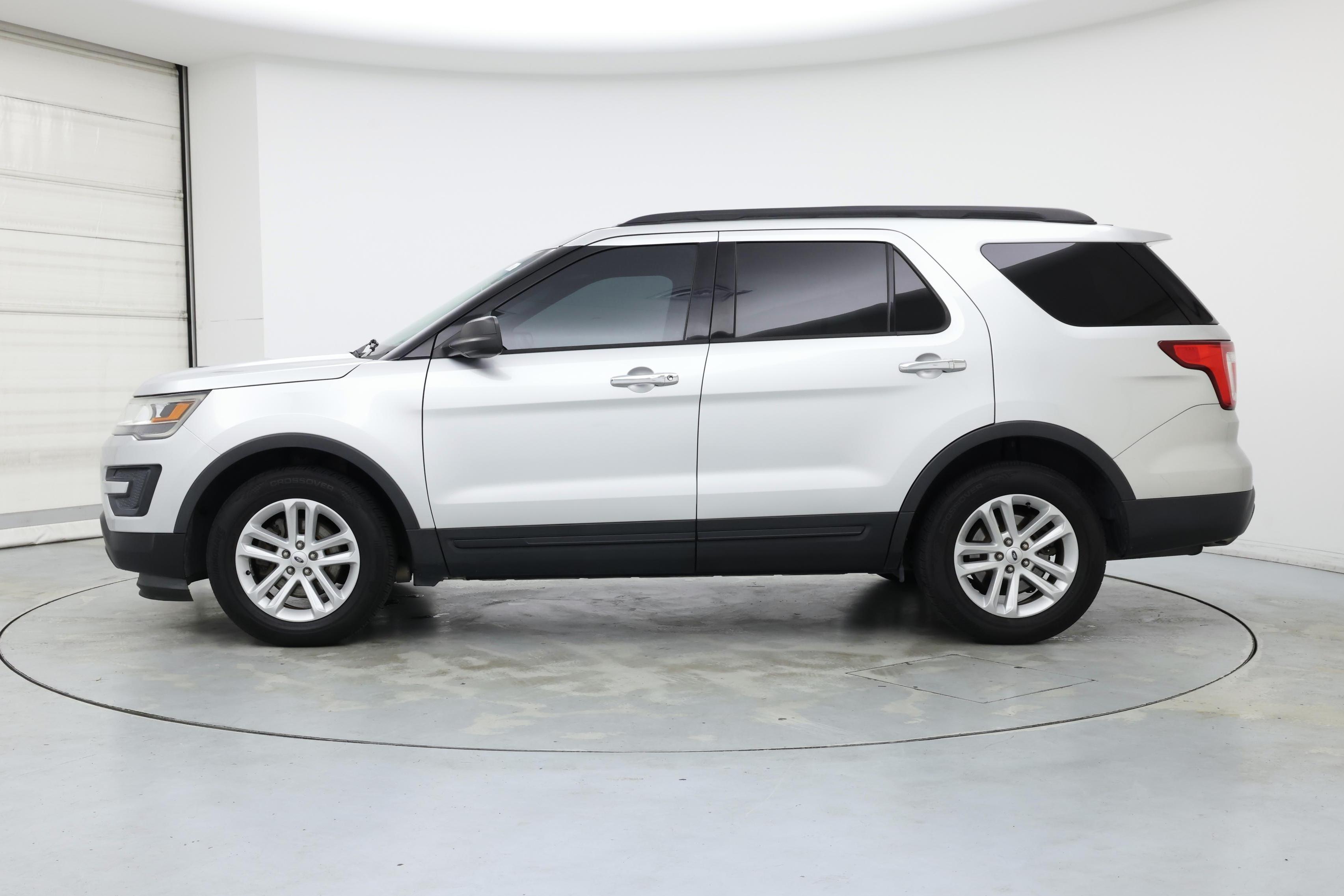 Thumbnail: 2016 Ford Explorer - 3