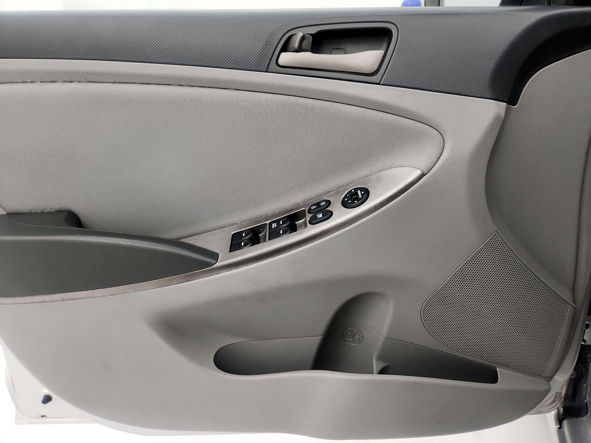 Thumbnail: 2016 Hyundai Accent - 12