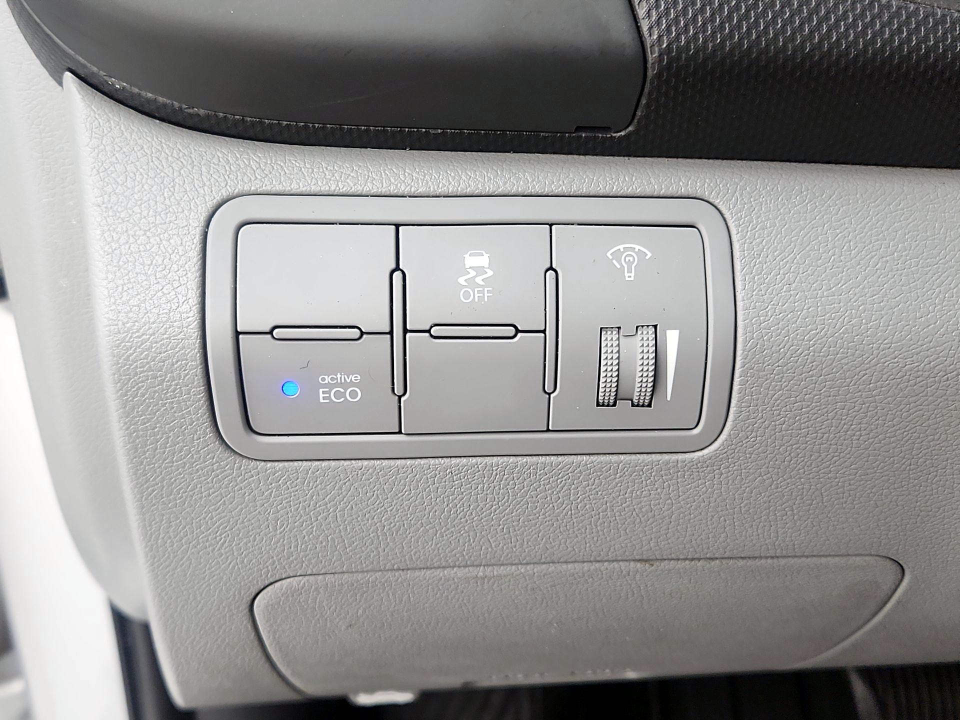 Thumbnail: 2016 Hyundai Accent - 13