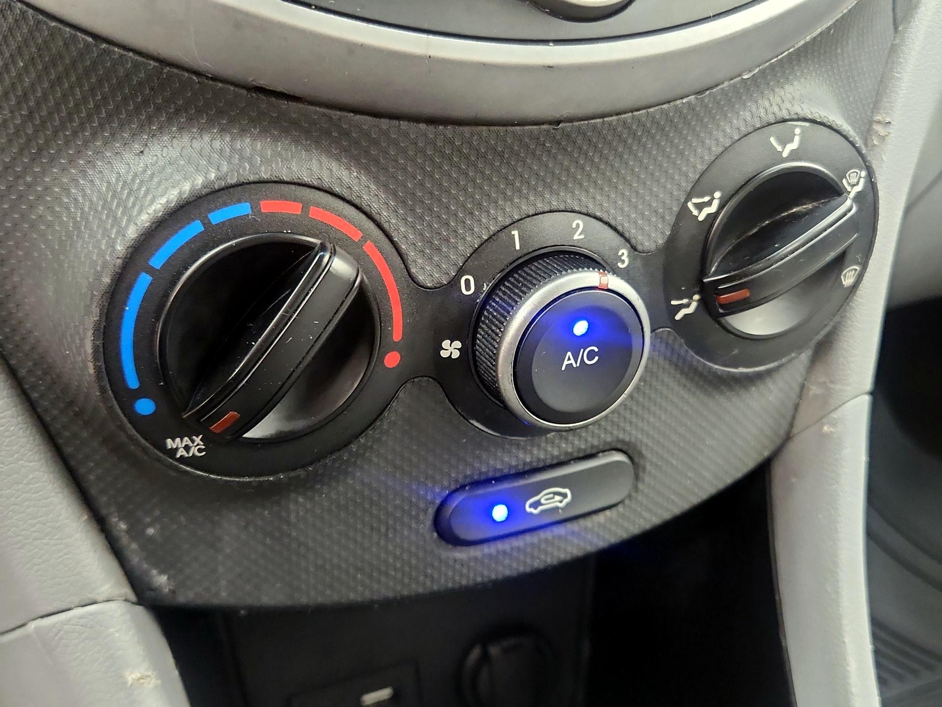 Thumbnail: 2016 Hyundai Accent - 15
