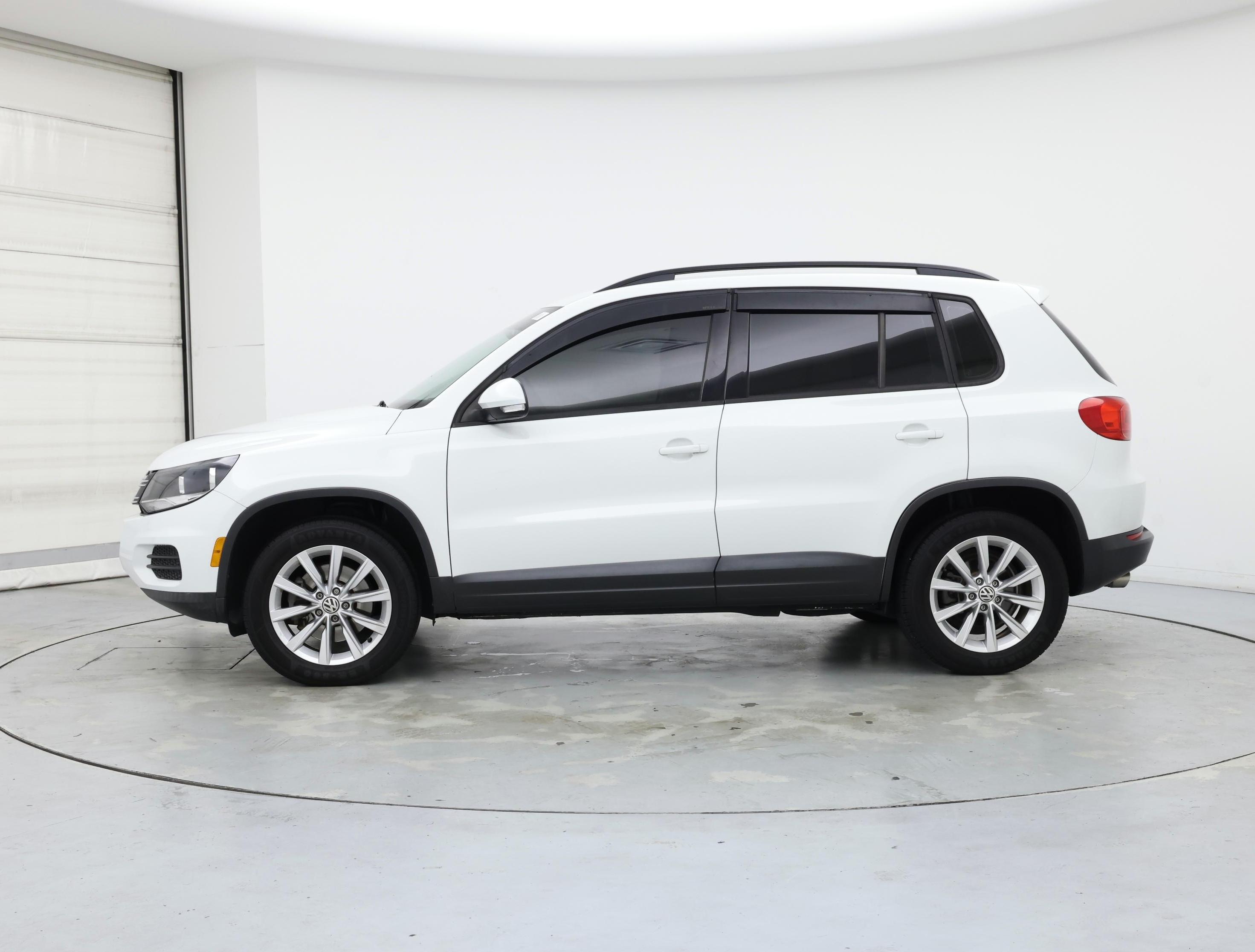 Thumbnail: 2018 Volkswagen Tiguan - 3