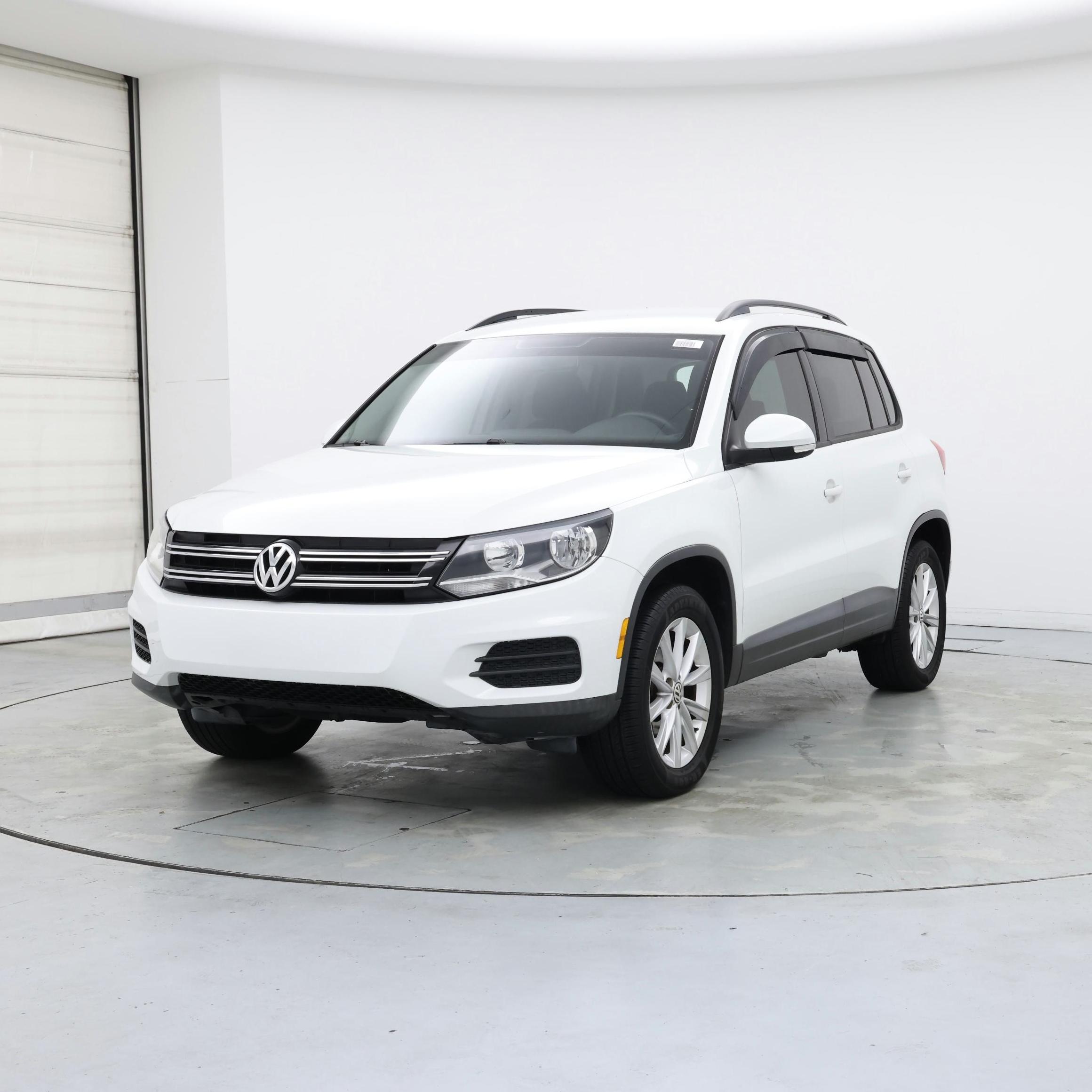 Thumbnail: 2018 Volkswagen Tiguan - 4