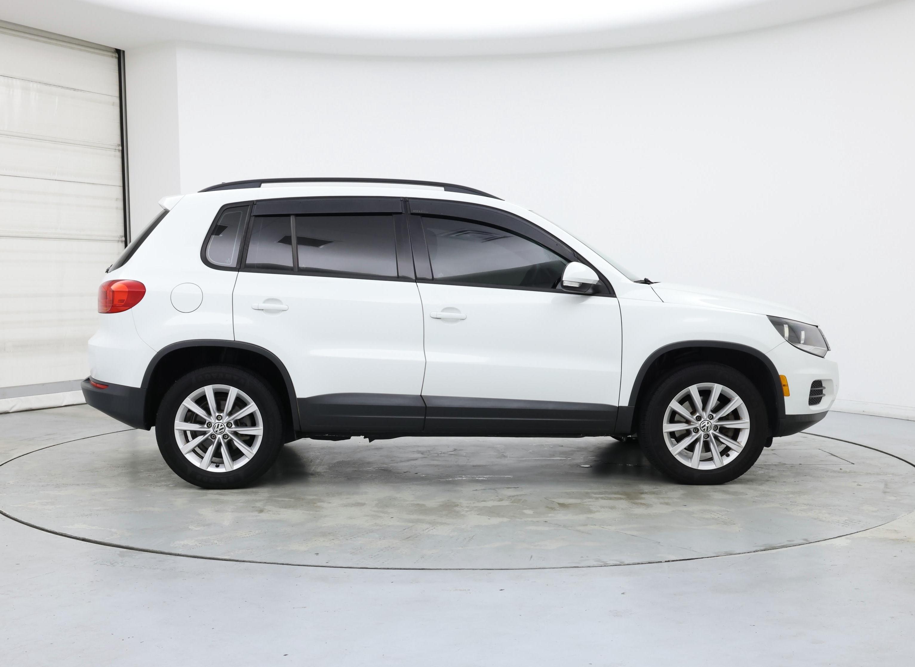 Thumbnail: 2018 Volkswagen Tiguan - 7
