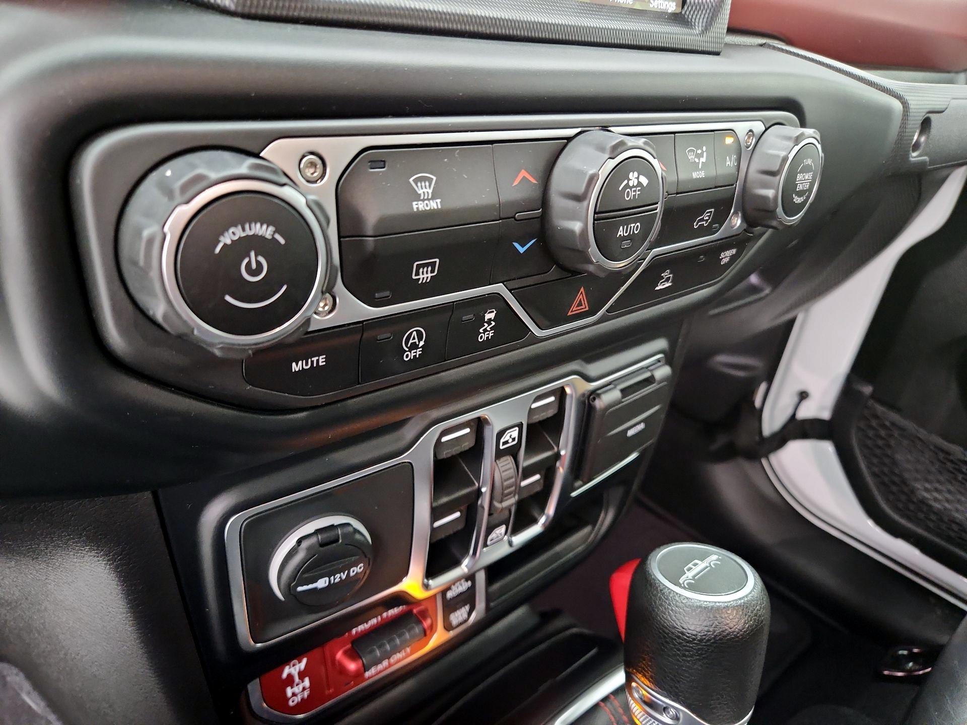 Thumbnail: 2023 Jeep Gladiator - 17