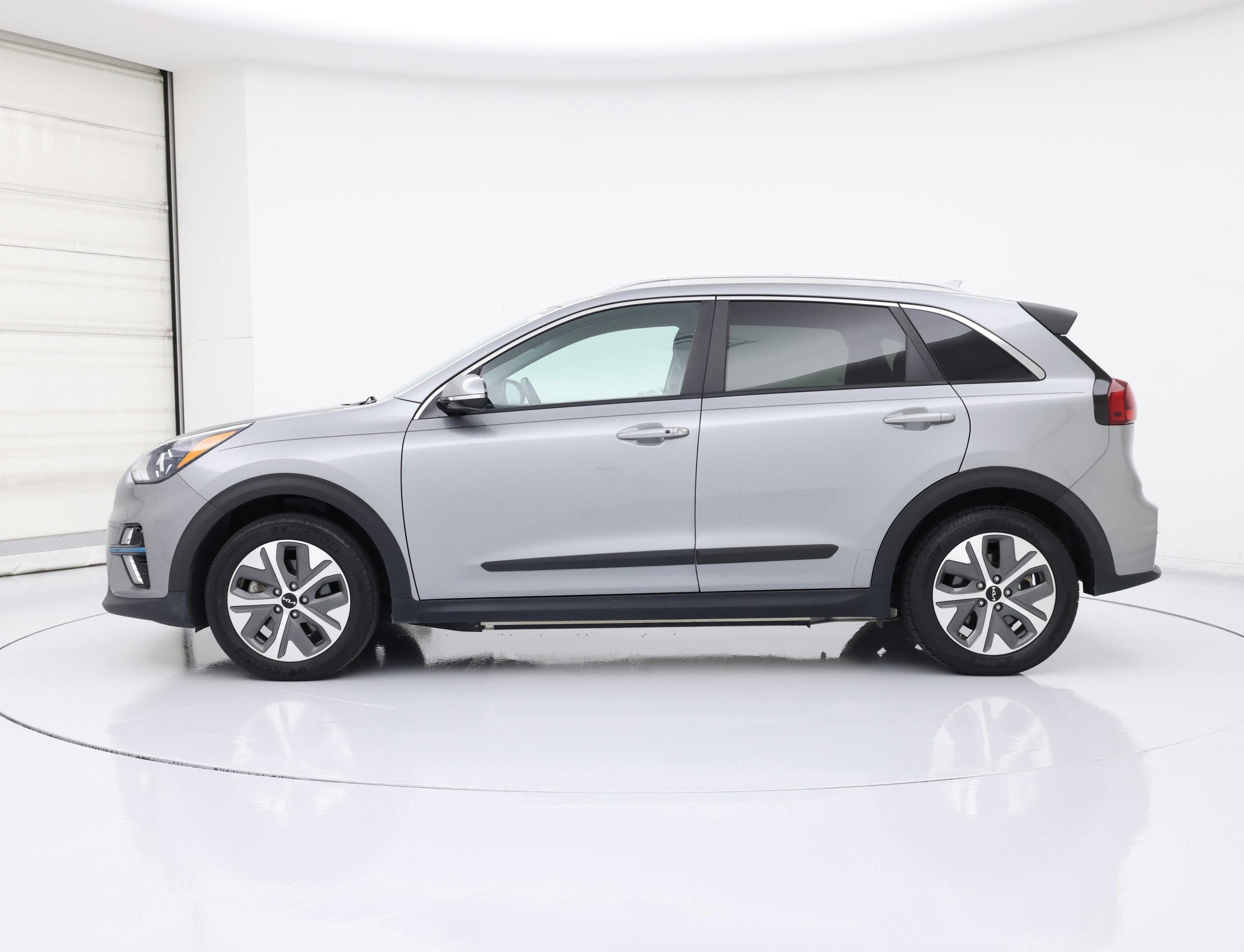 Thumbnail: 2022 Kia Niro - 3