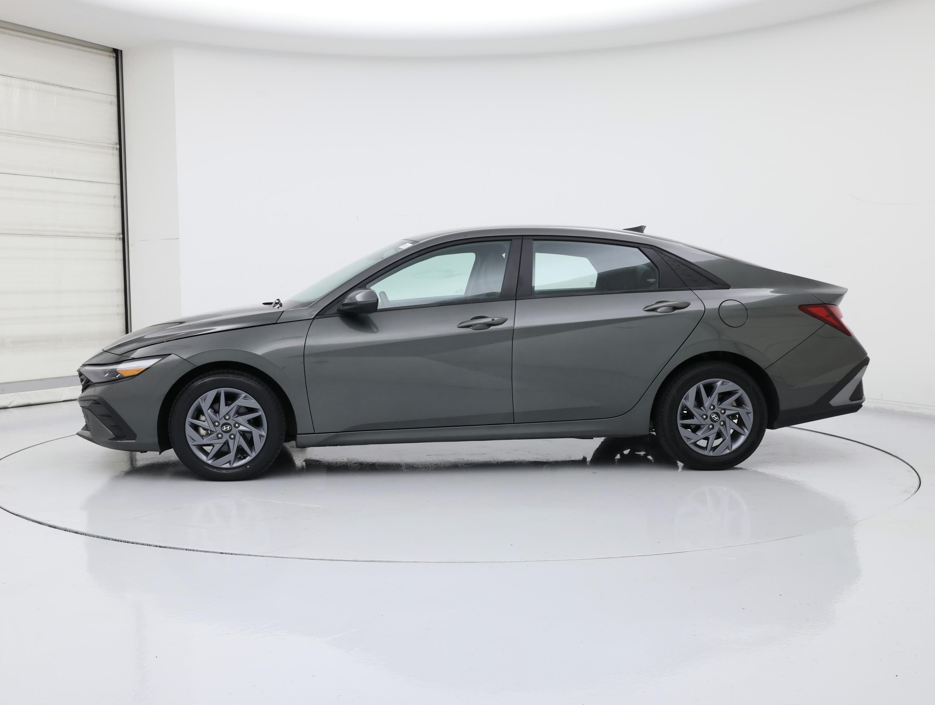 Thumbnail: 2024 Hyundai Elantra - 3