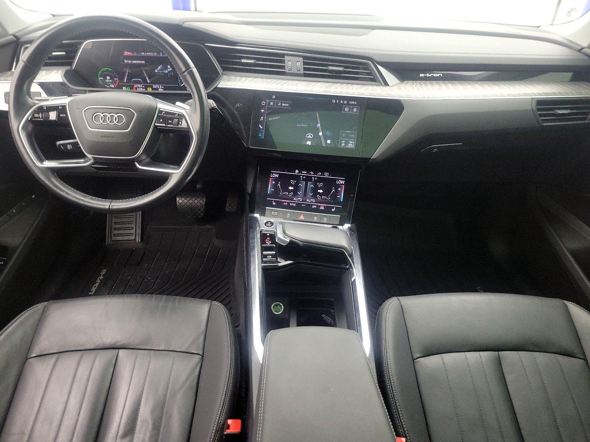 Thumbnail: 2021 Audi e-tron - 9