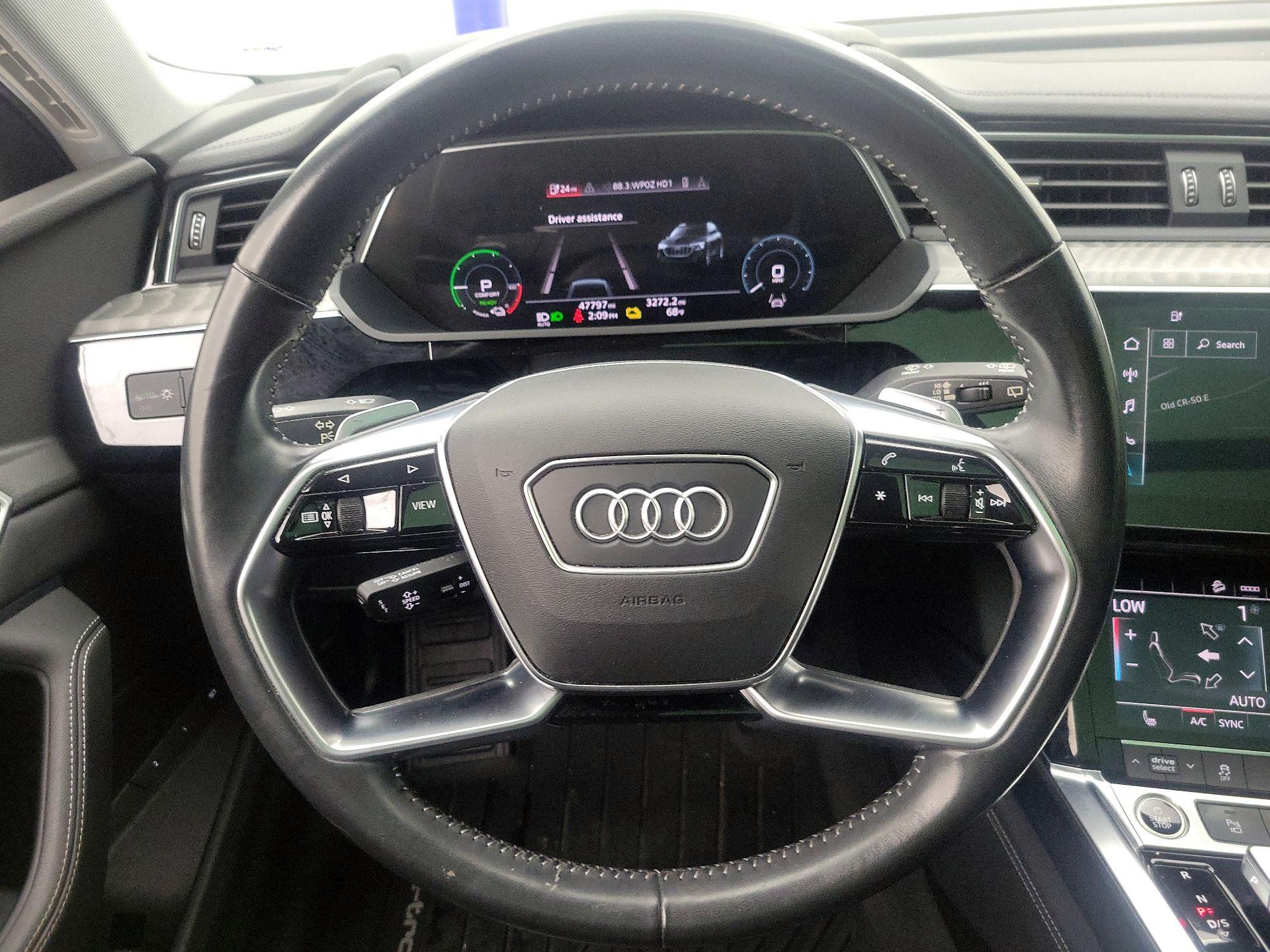 Thumbnail: 2021 Audi e-tron - 10