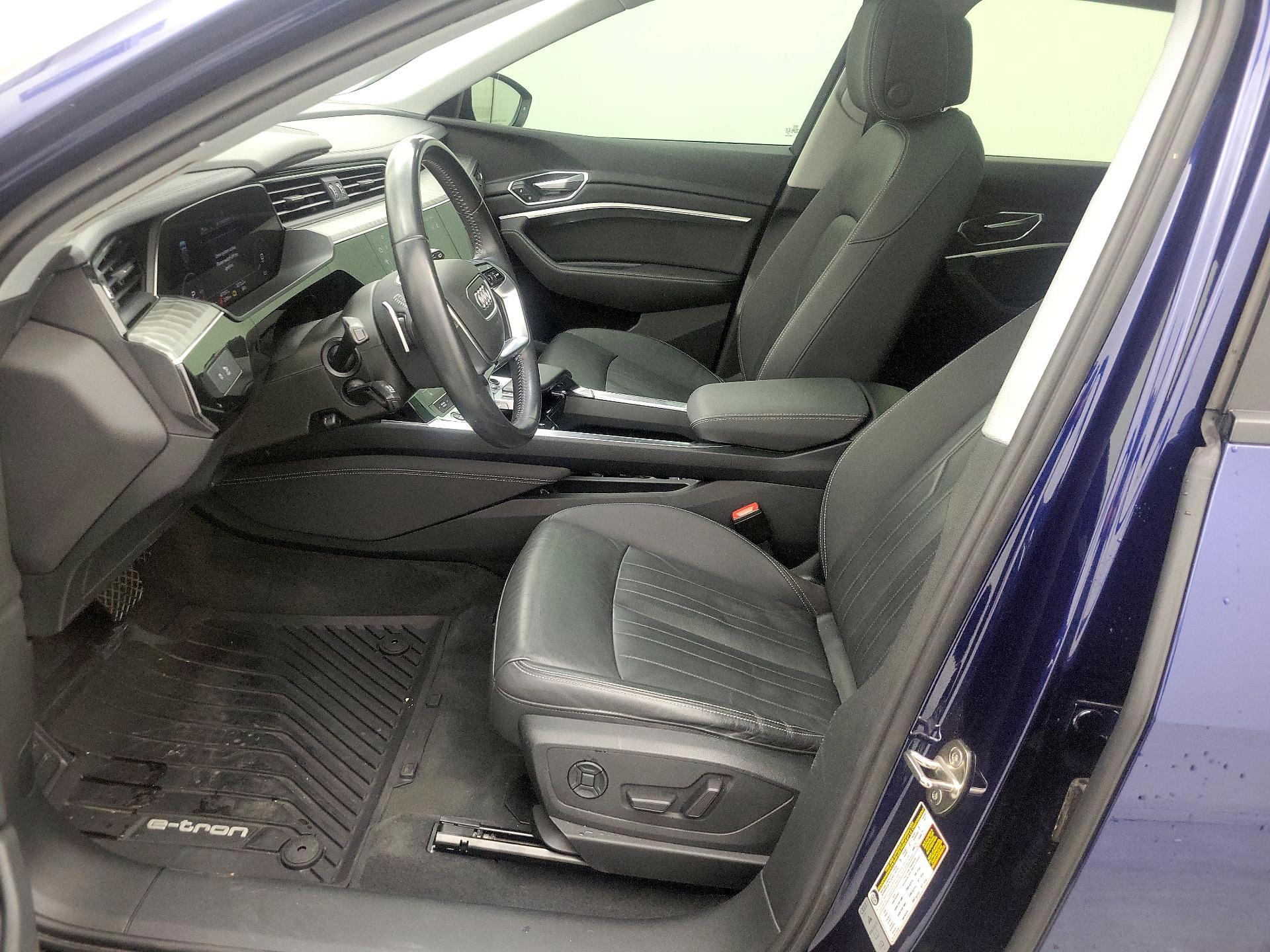 Thumbnail: 2021 Audi e-tron - 11