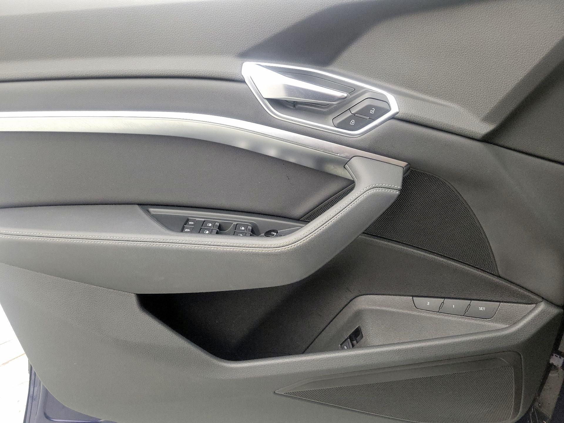 Thumbnail: 2021 Audi e-tron - 12