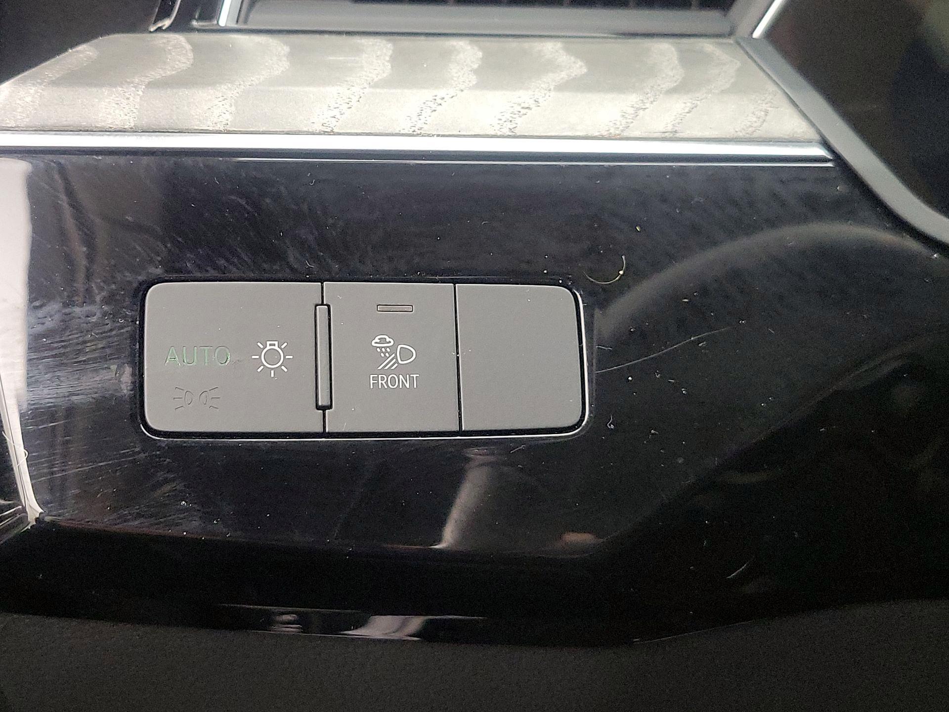 Thumbnail: 2021 Audi e-tron - 13