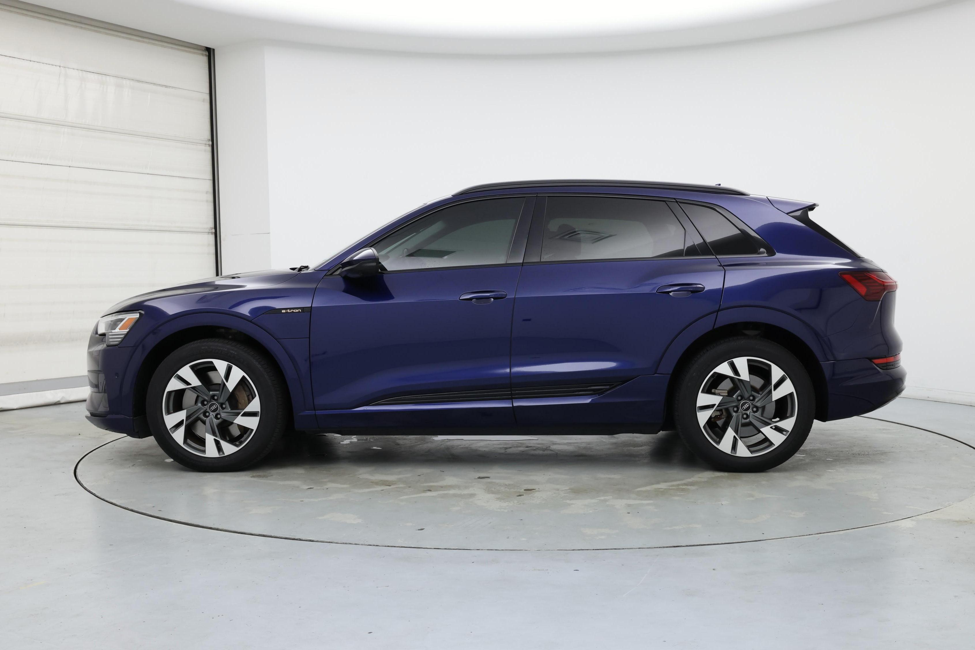 Thumbnail: 2021 Audi e-tron - 3