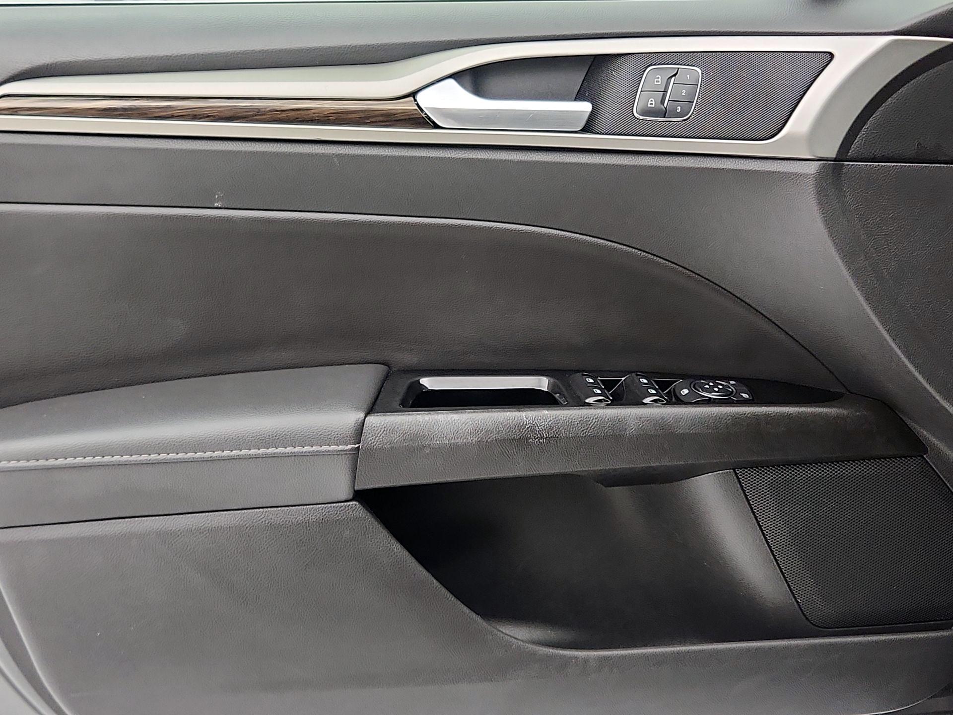 Thumbnail: 2016 Ford Fusion - 12
