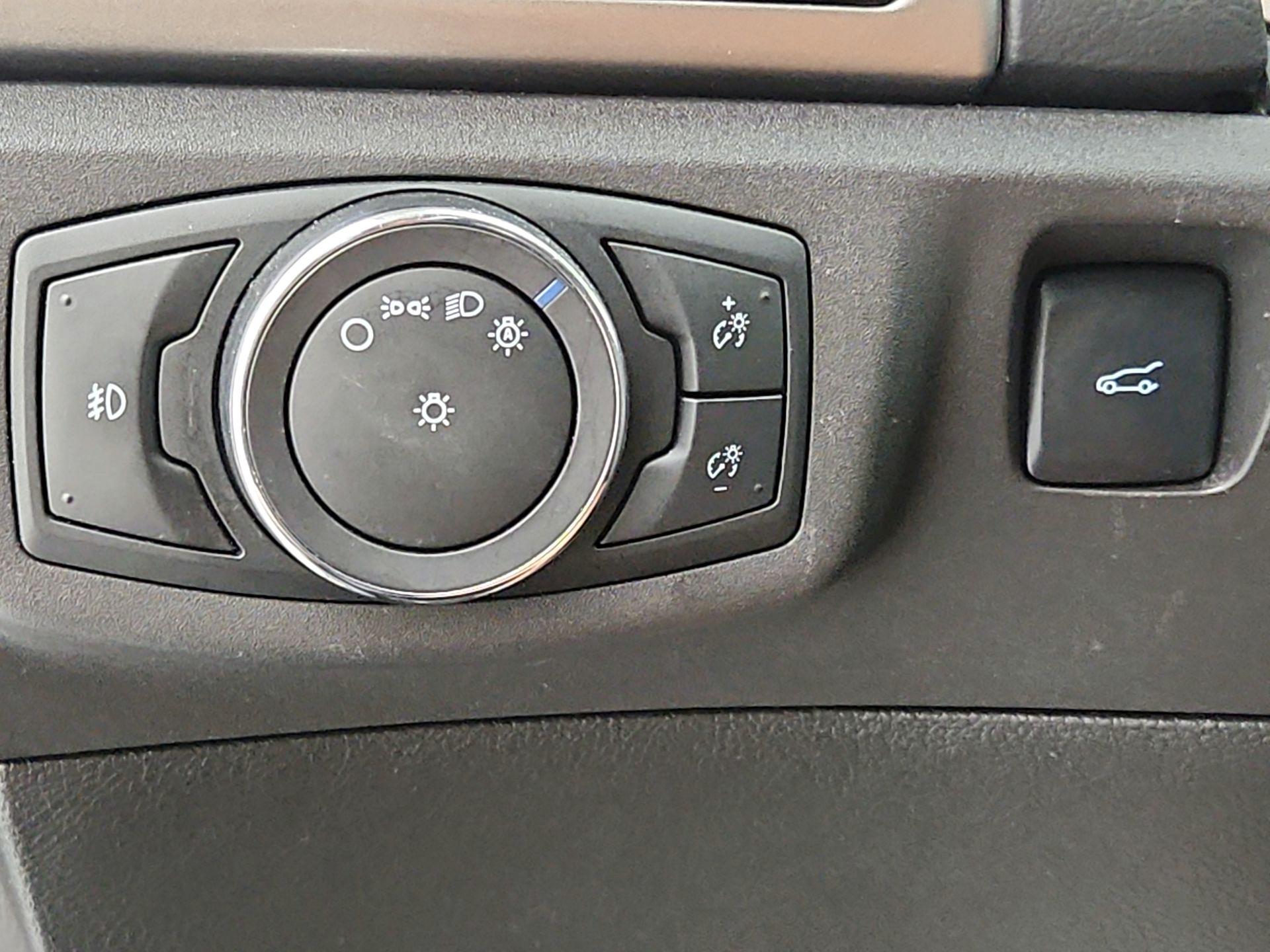 Thumbnail: 2016 Ford Fusion - 13