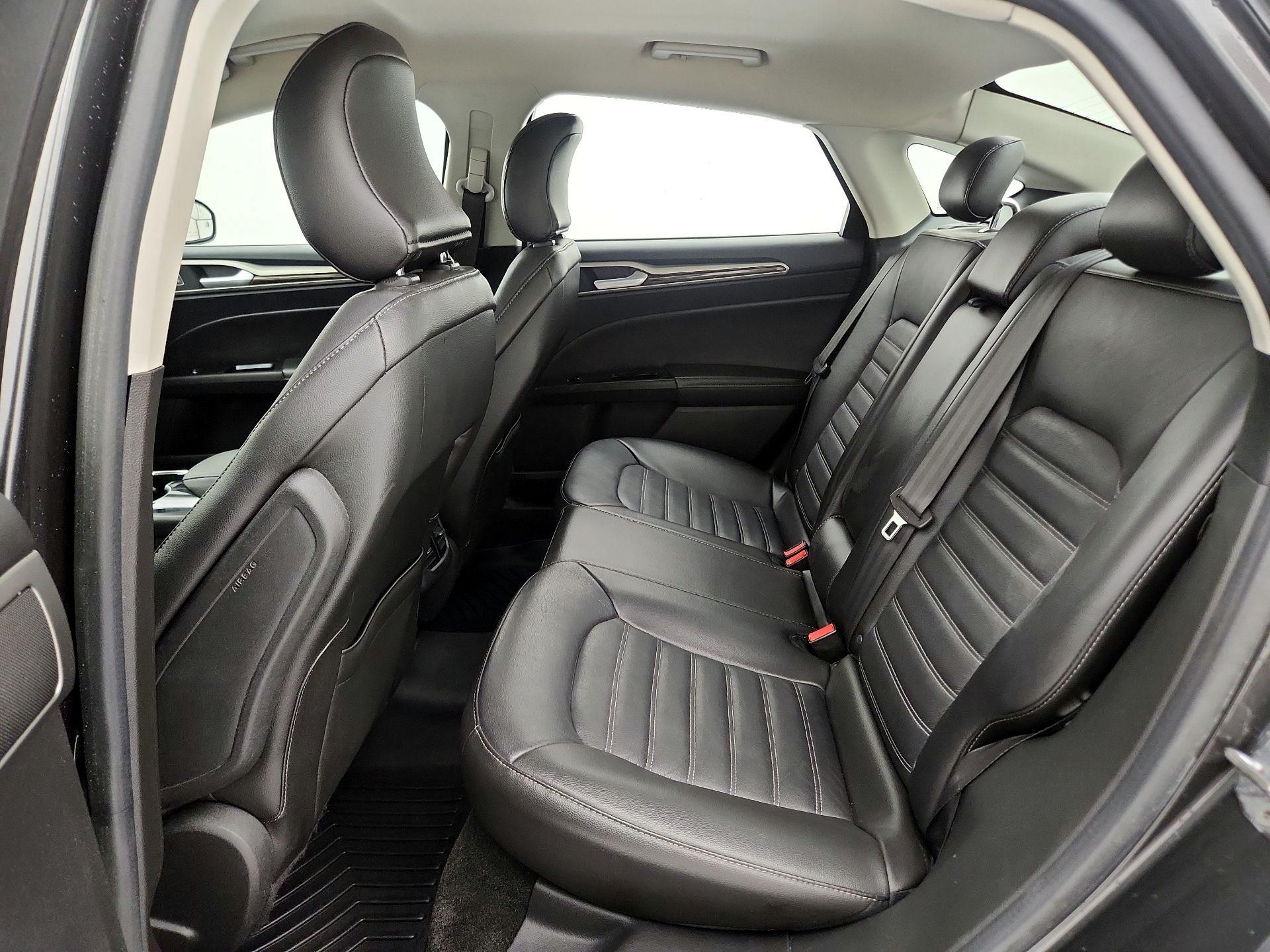 Thumbnail: 2016 Ford Fusion - 19