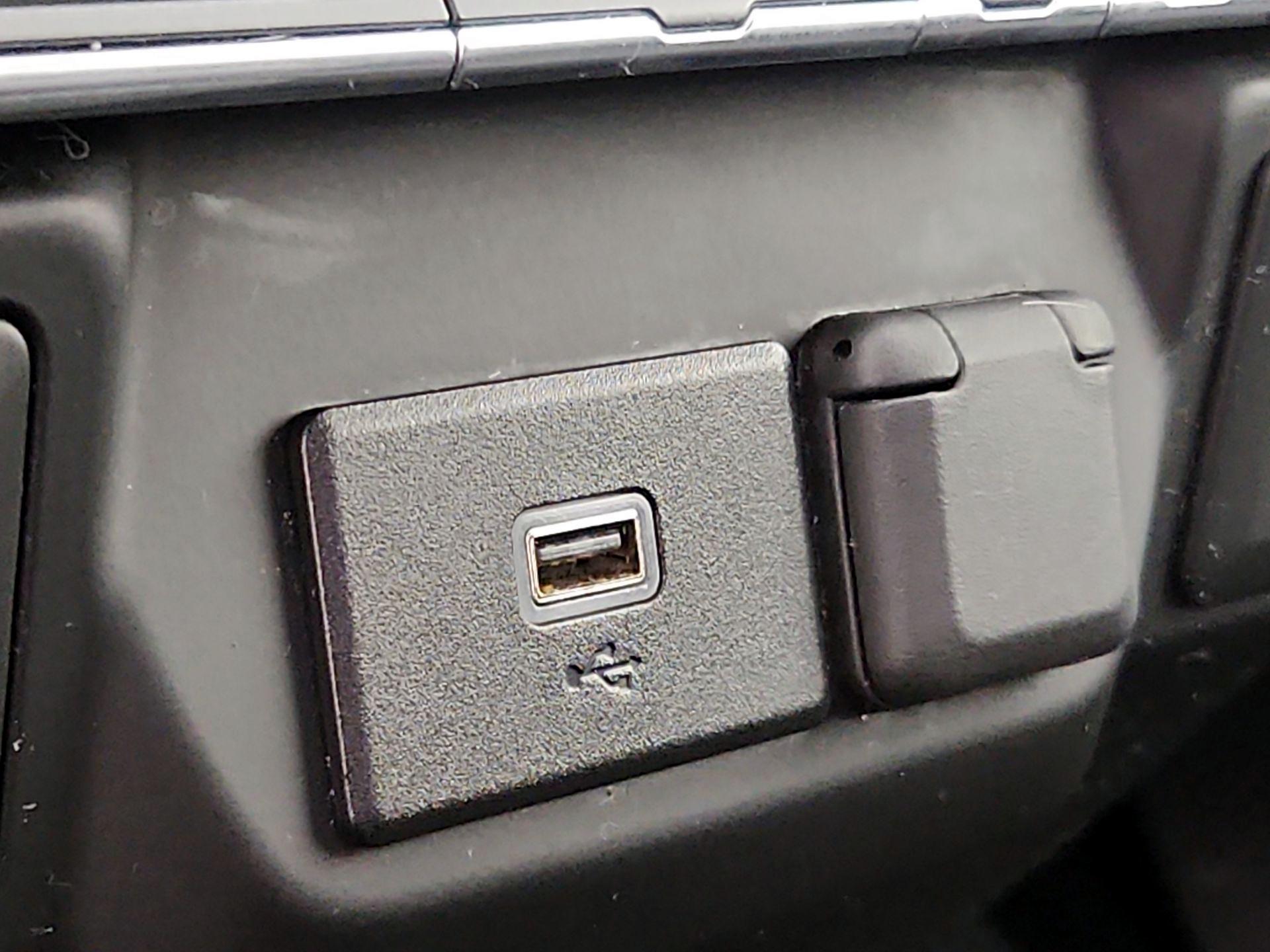 Thumbnail: 2019 Chevrolet Silverado 1500 - 18