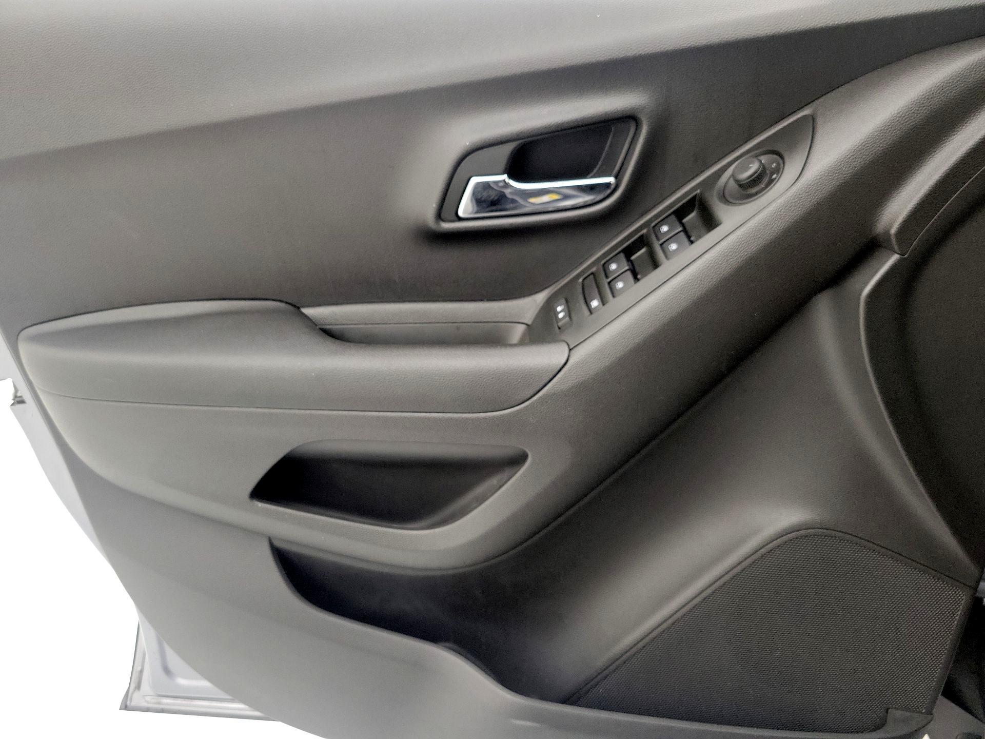 Thumbnail: 2020 Chevrolet Trax - 12