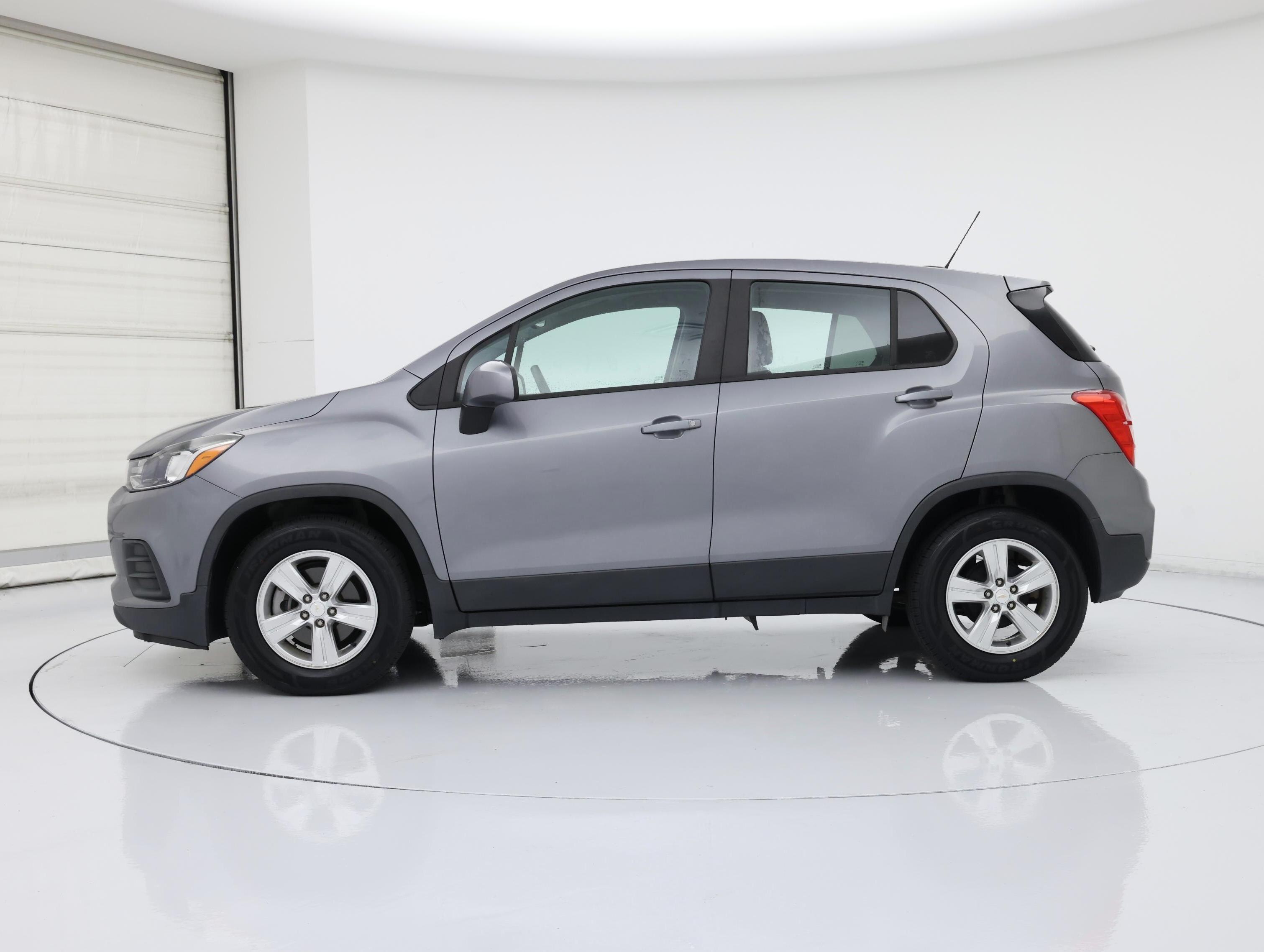 Thumbnail: 2020 Chevrolet Trax - 3