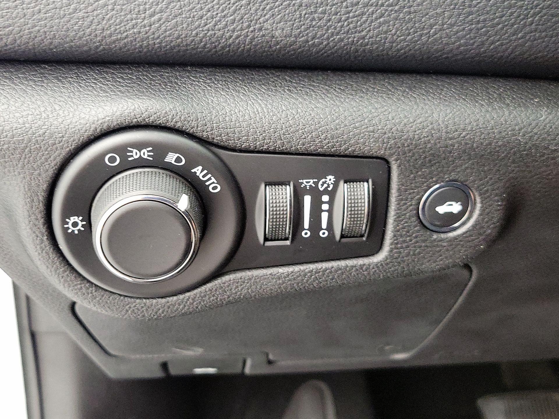 Thumbnail: 2016 Chrysler 200 - 13