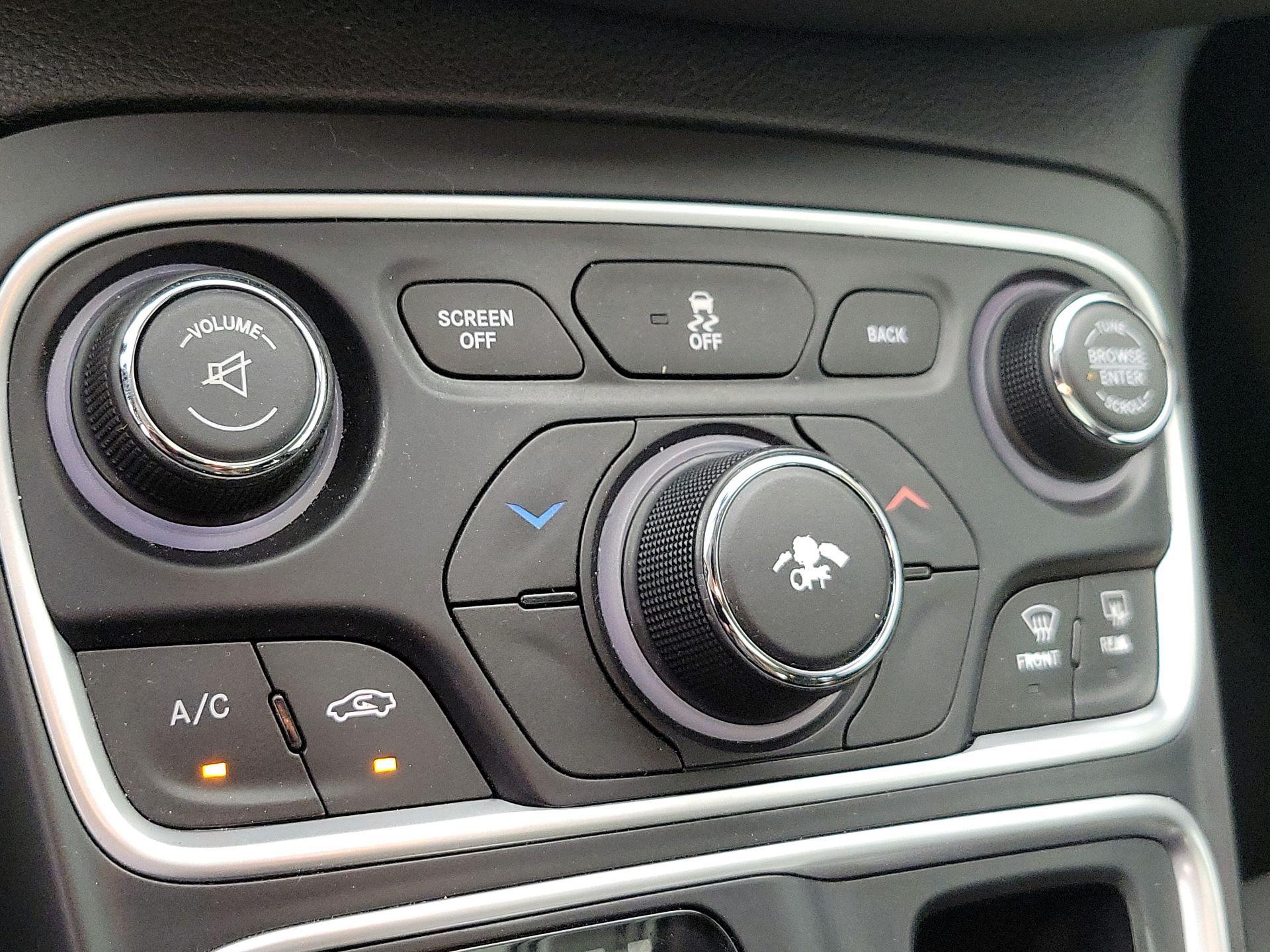 Thumbnail: 2016 Chrysler 200 - 16