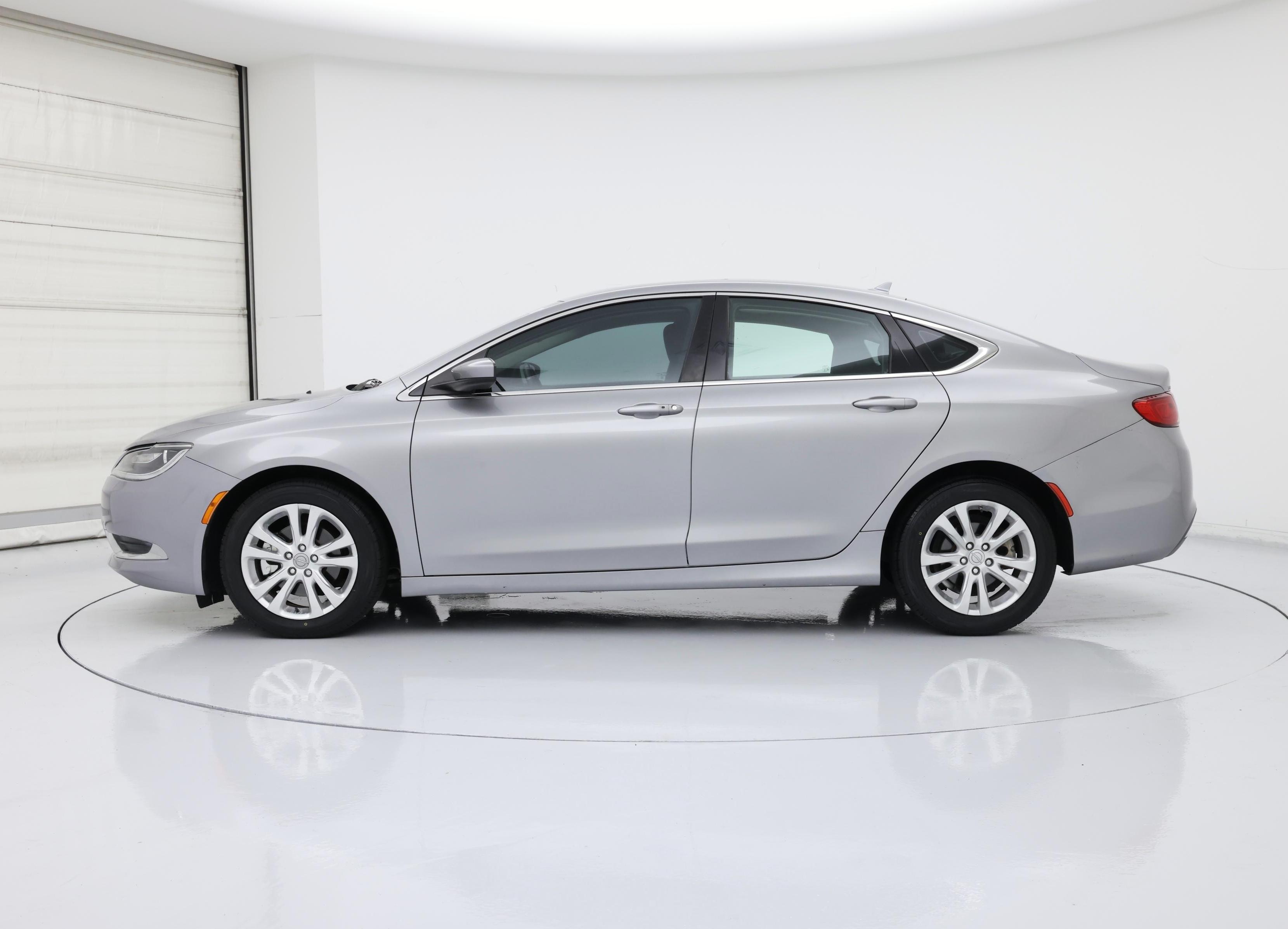 Thumbnail: 2016 Chrysler 200 - 3