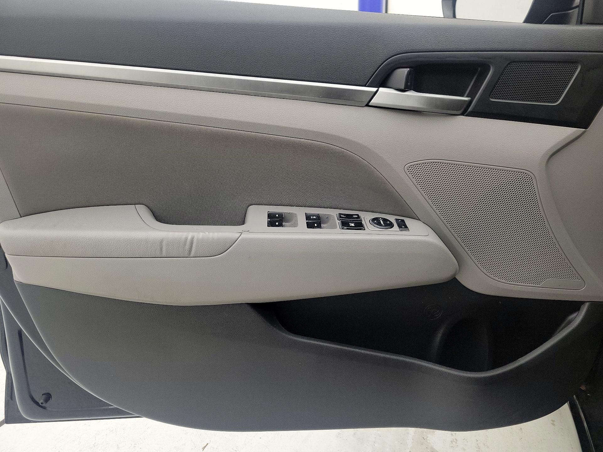 Thumbnail: 2020 Hyundai Elantra - 12