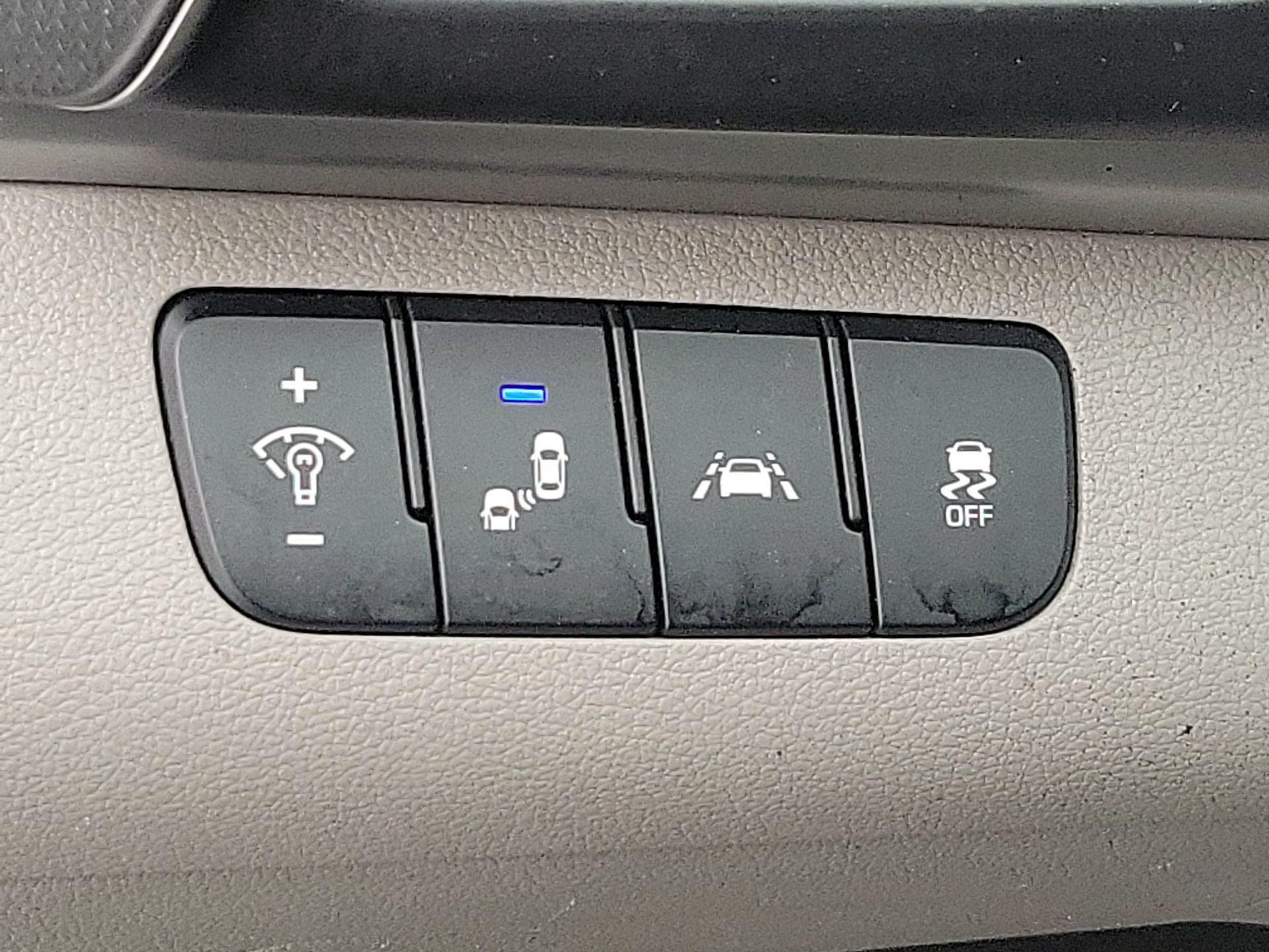 Thumbnail: 2020 Hyundai Elantra - 13