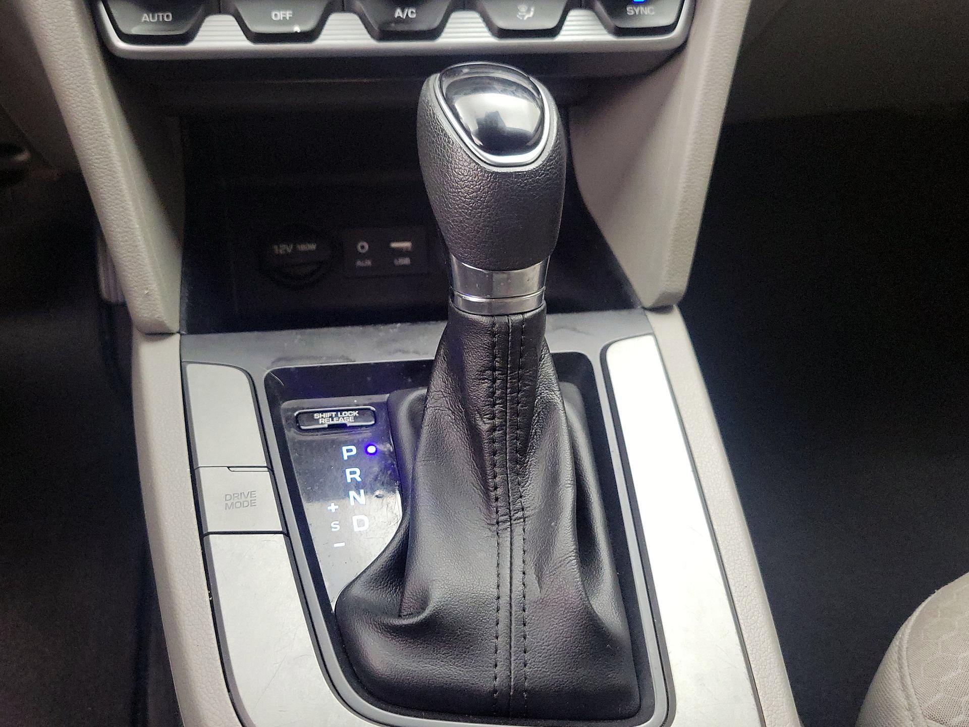 Thumbnail: 2020 Hyundai Elantra - 17