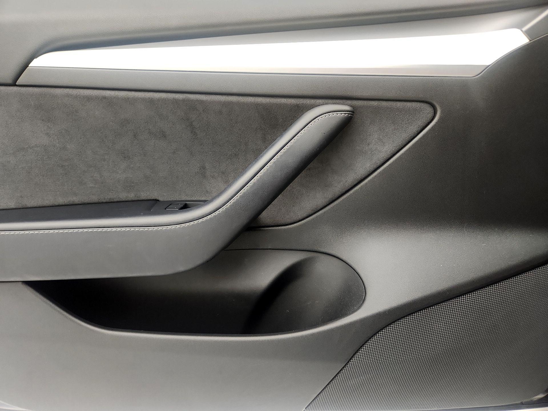 Thumbnail: 2022 Tesla Model 3 - 12