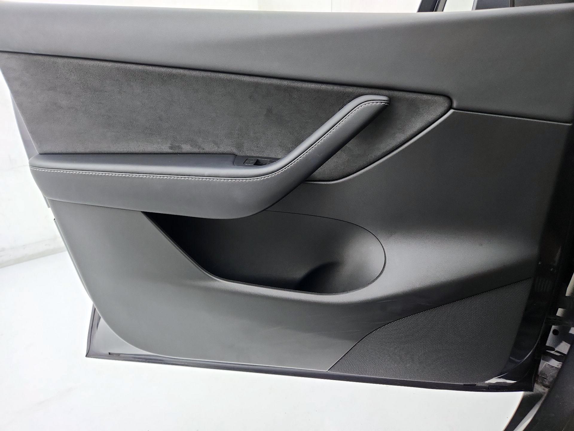 Thumbnail: 2022 Tesla Model Y - 12