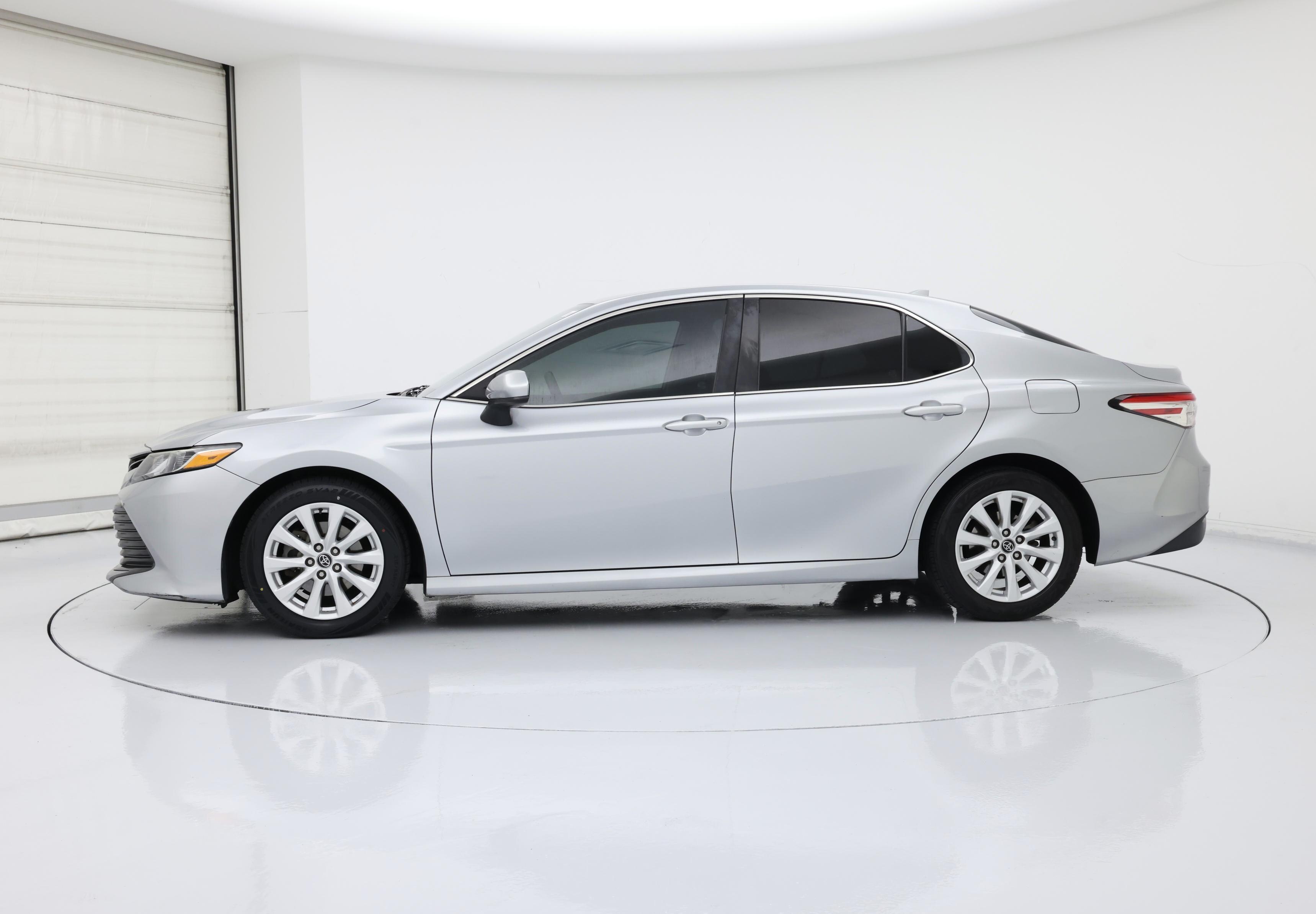 Thumbnail: 2020 Toyota Camry - 3