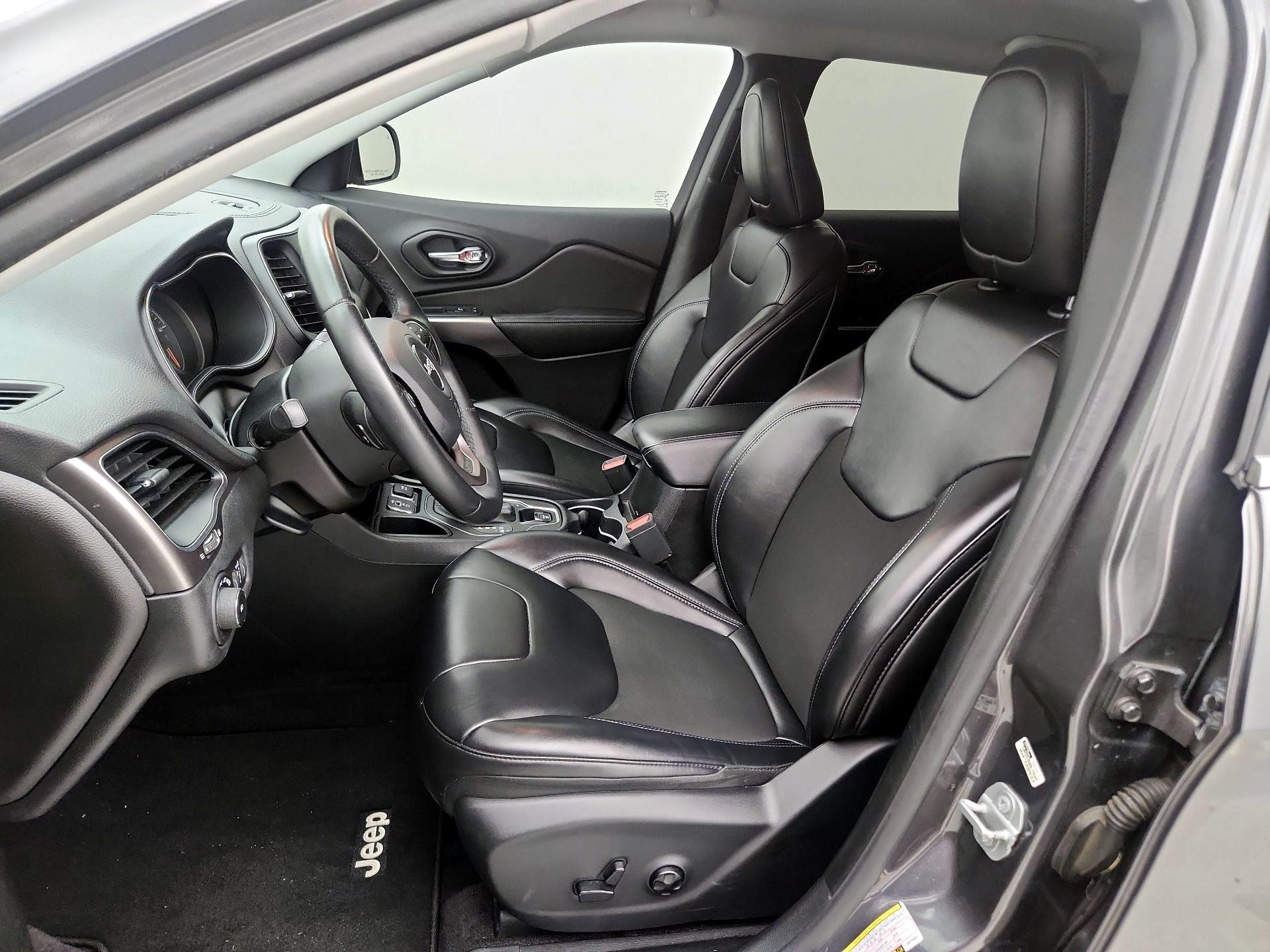 Thumbnail: 2019 Jeep Cherokee - 11