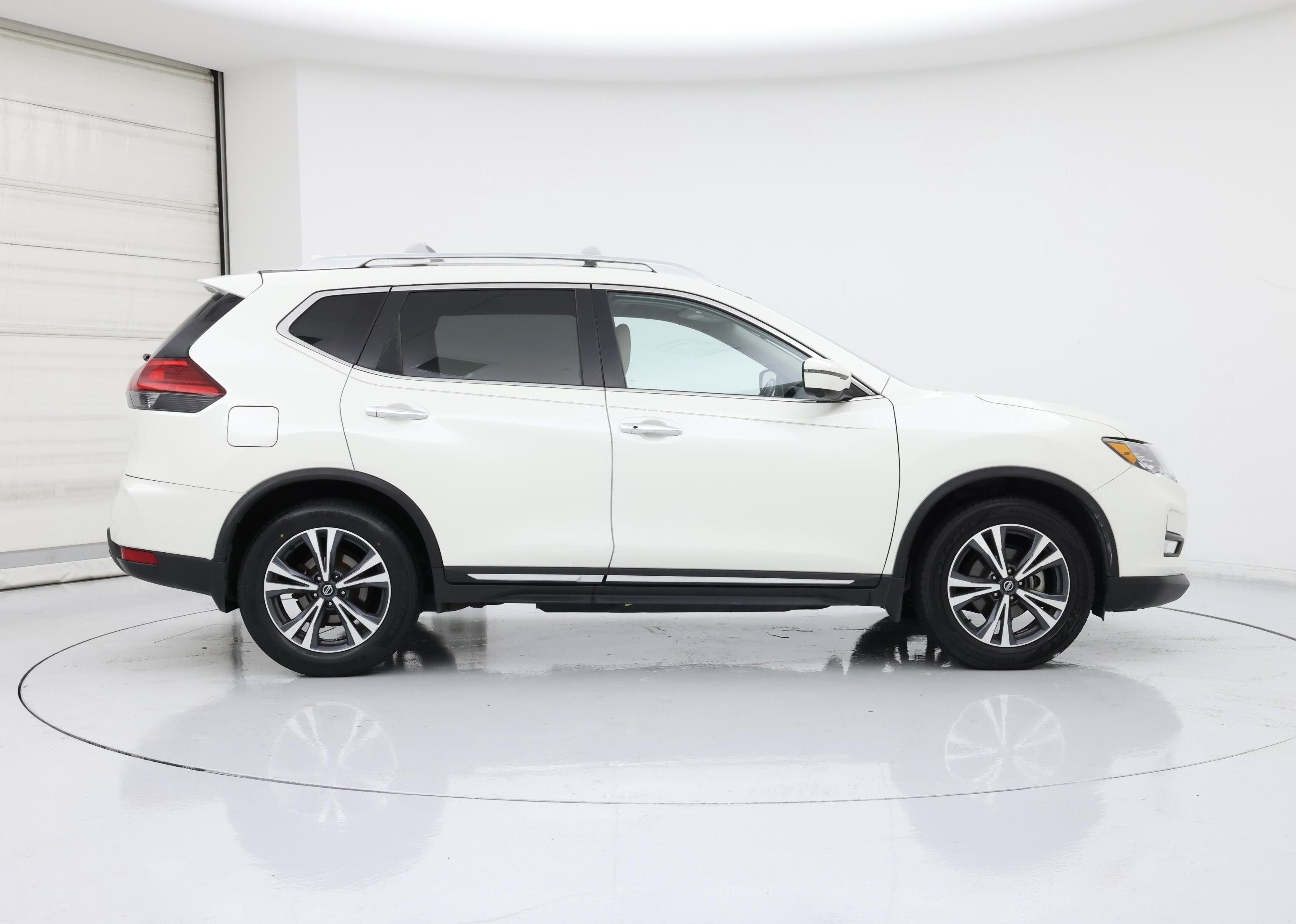 Thumbnail: 2017 Nissan Rogue - 7
